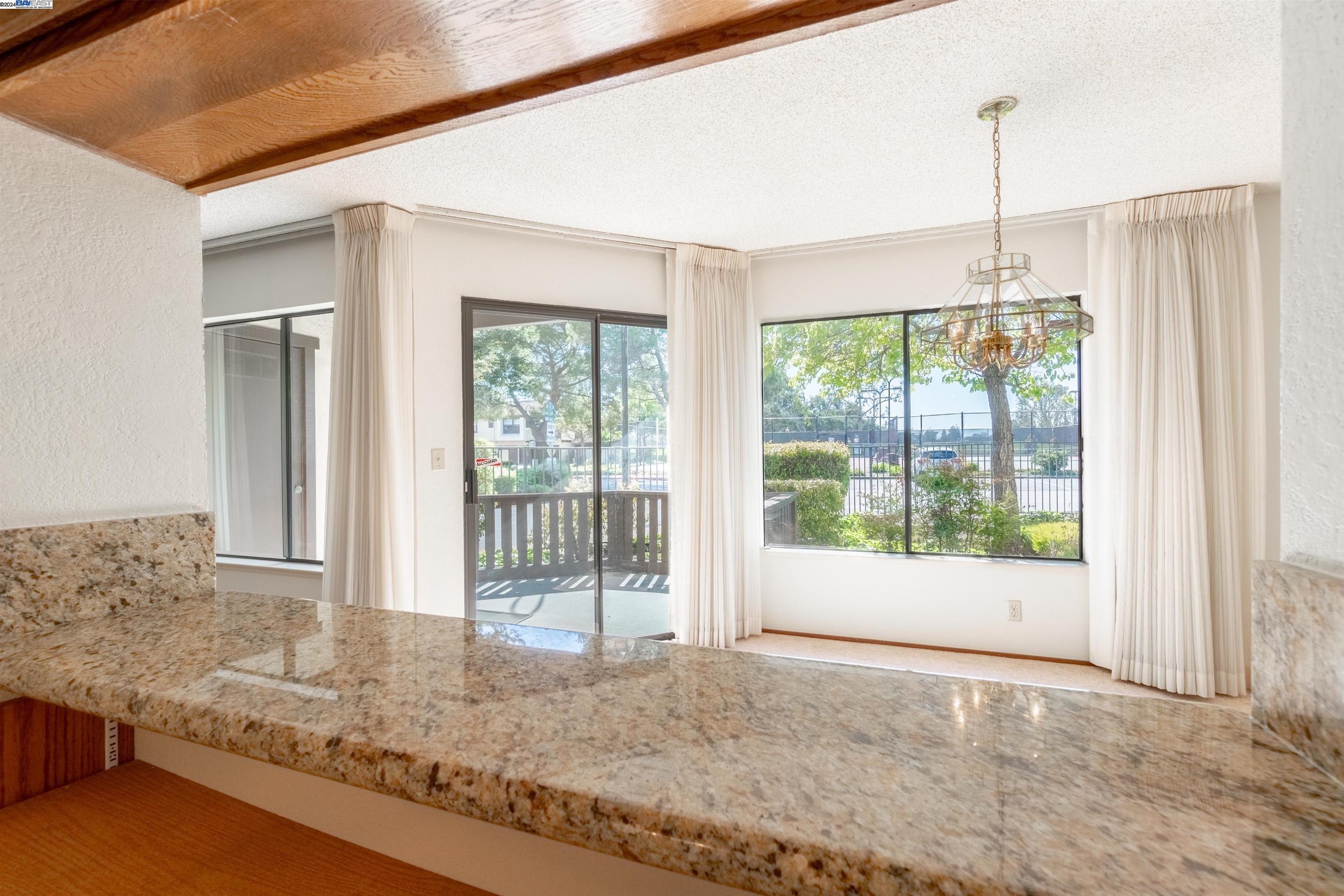 Detail Gallery Image 6 of 29 For 13933 Seagate Dr, San Leandro,  CA 94577 - 2 Beds | 2 Baths