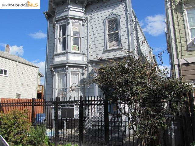 Detail Gallery Image 1 of 30 For 1036 Willow St, Oakland,  CA 94607 - – Beds | – Baths