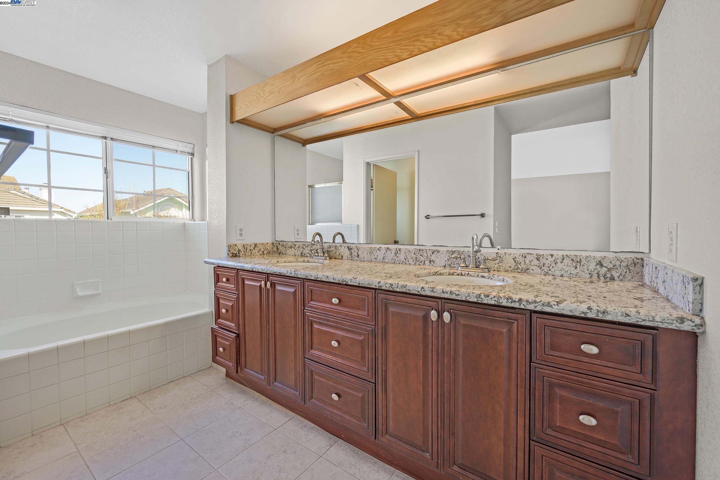 Detail Gallery Image 18 of 33 For 18795 Sydney Cir, Castro Valley,  CA 94546 - 4 Beds | 2/1 Baths