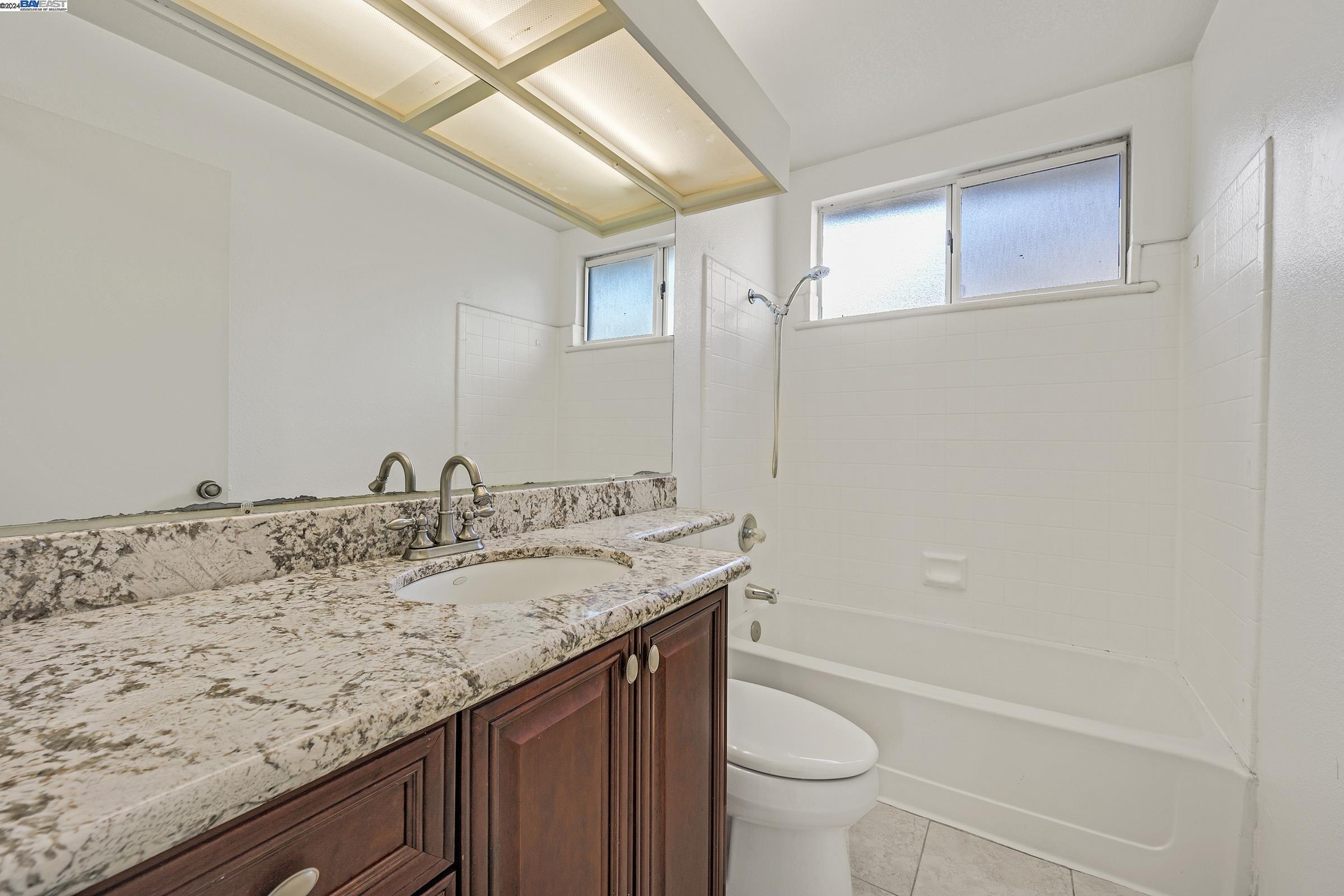 Detail Gallery Image 27 of 33 For 18795 Sydney Cir, Castro Valley,  CA 94546 - 4 Beds | 2/1 Baths