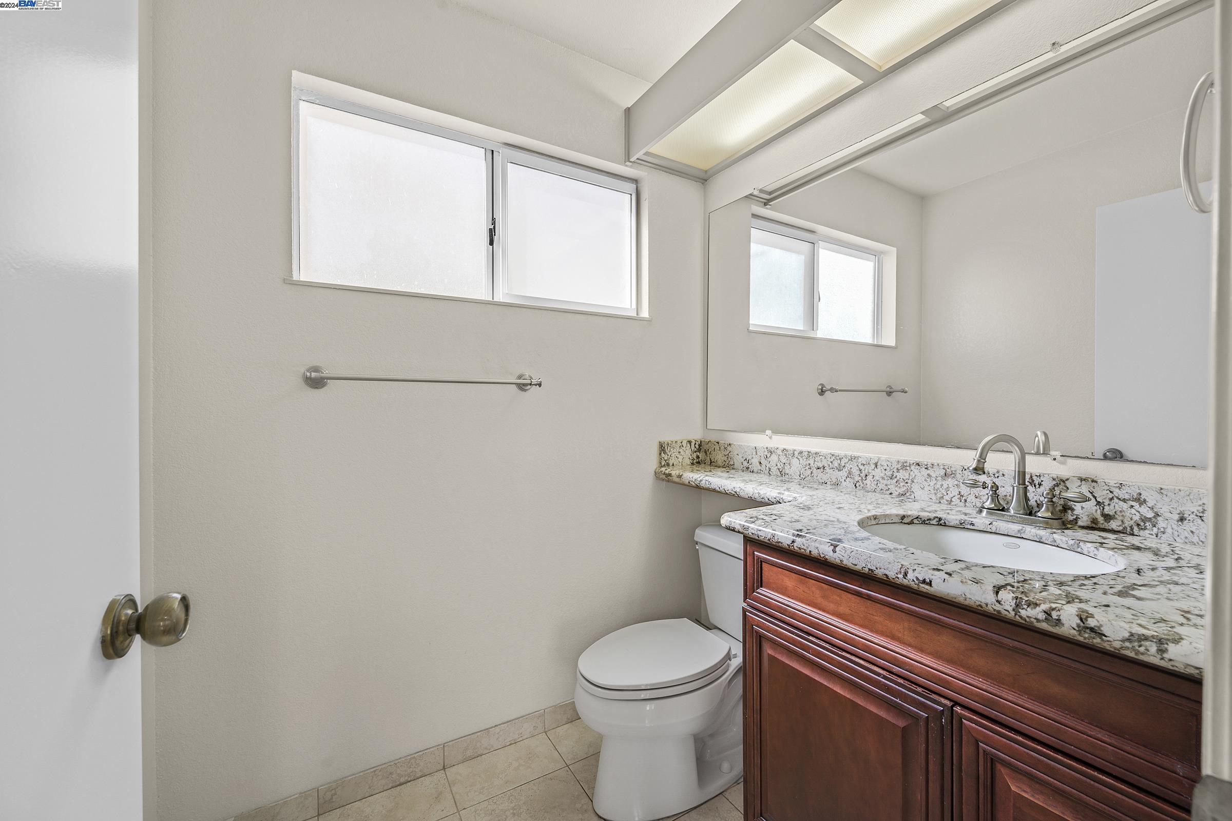 Detail Gallery Image 28 of 33 For 18795 Sydney Cir, Castro Valley,  CA 94546 - 4 Beds | 2/1 Baths