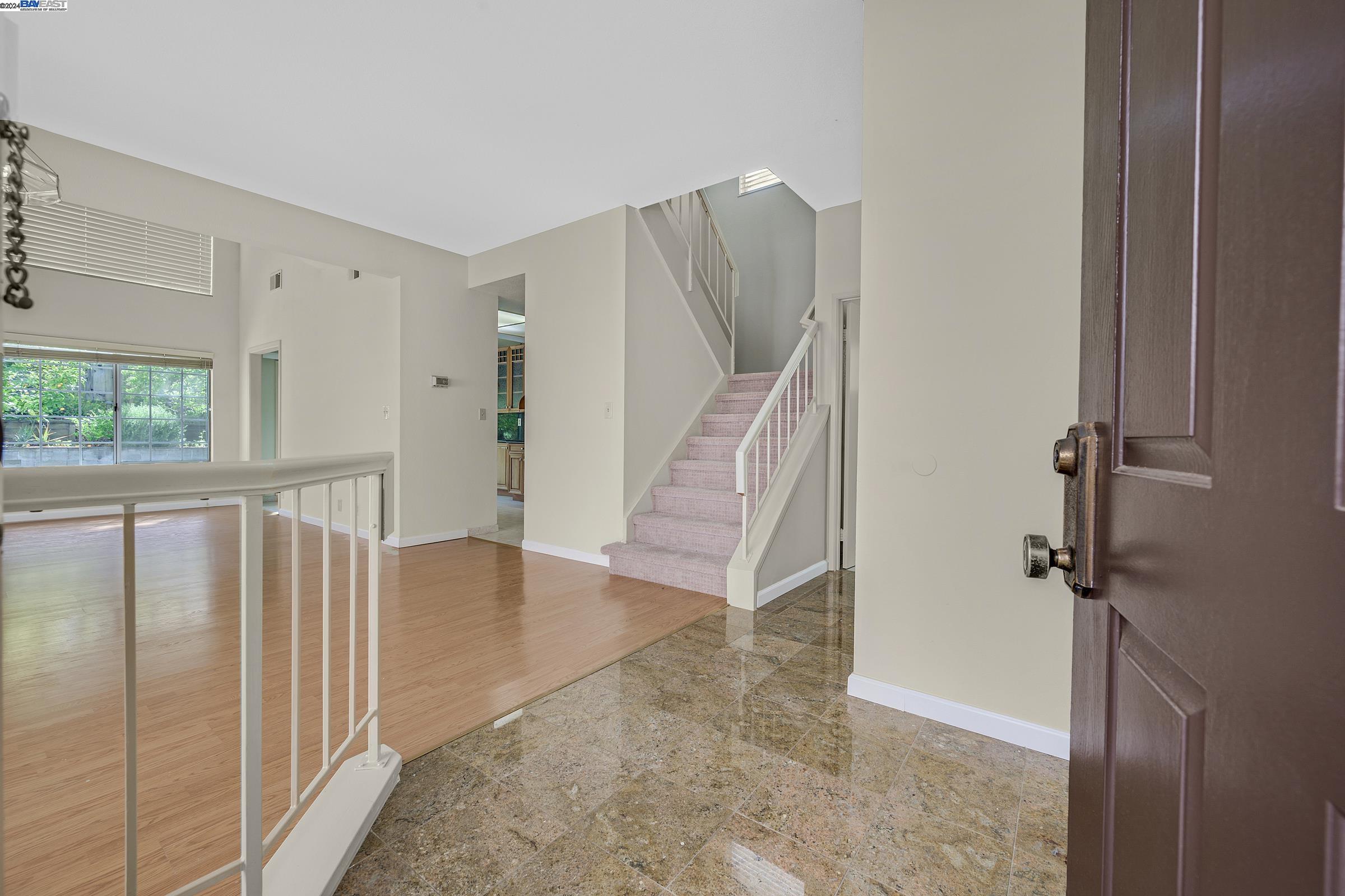 Detail Gallery Image 8 of 33 For 18795 Sydney Cir, Castro Valley,  CA 94546 - 4 Beds | 2/1 Baths