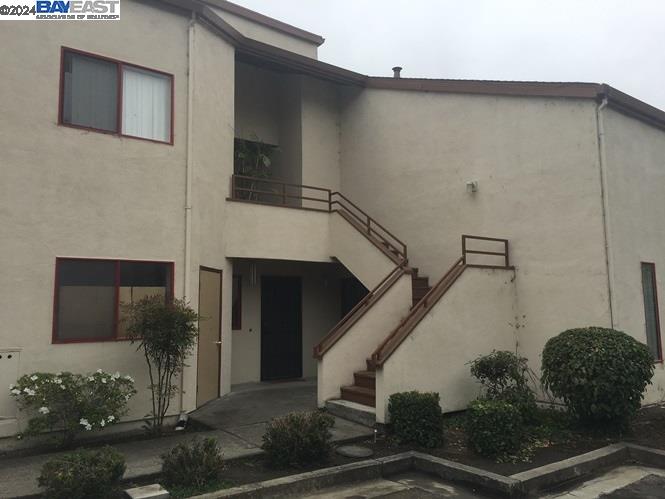More Details about MLS # 41054827 : 27951 THORNTON CT # 1A