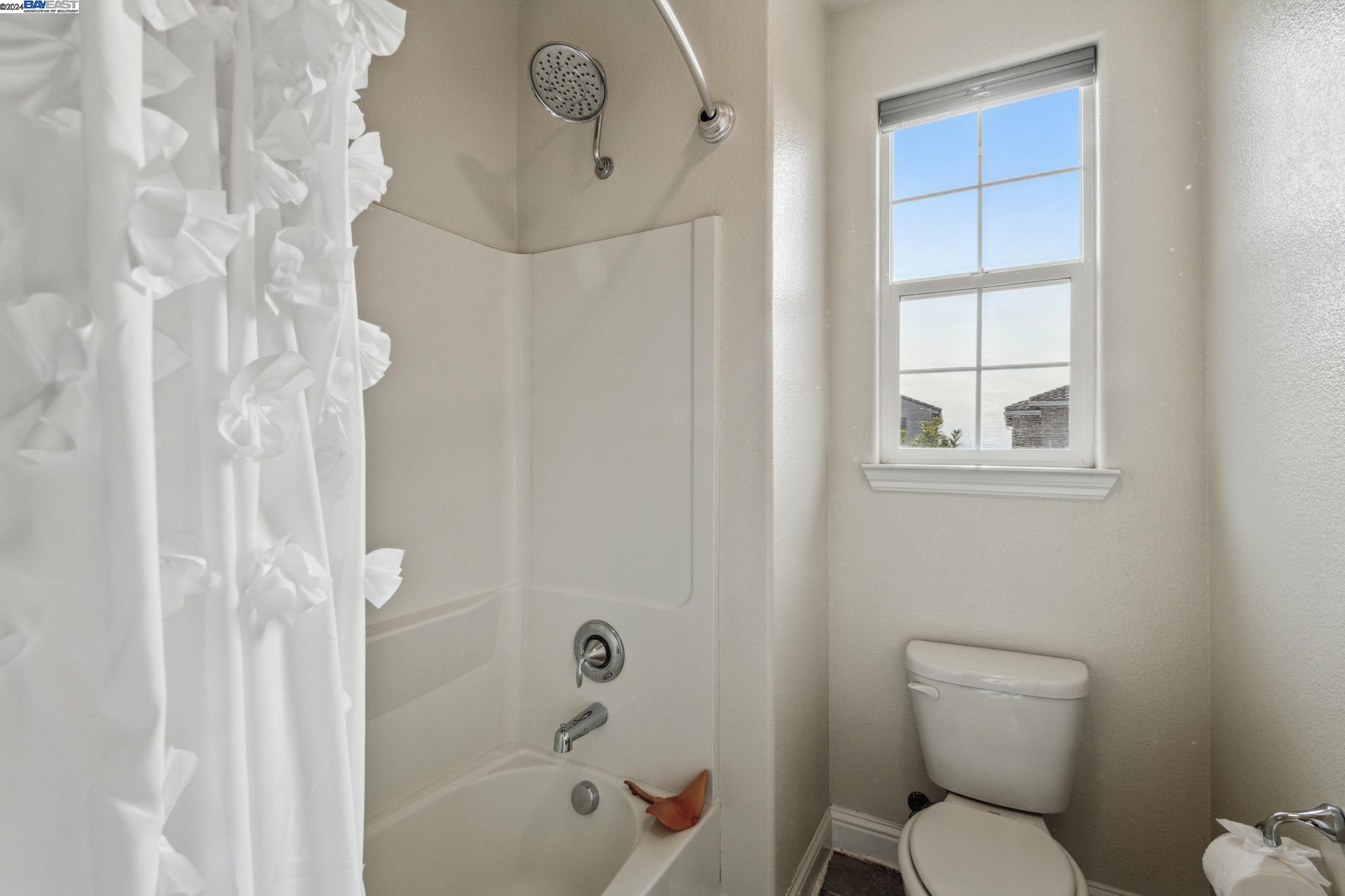 Detail Gallery Image 35 of 50 For 100 Sonas Dr, Hayward,  CA 94542 - 4 Beds | 3/1 Baths