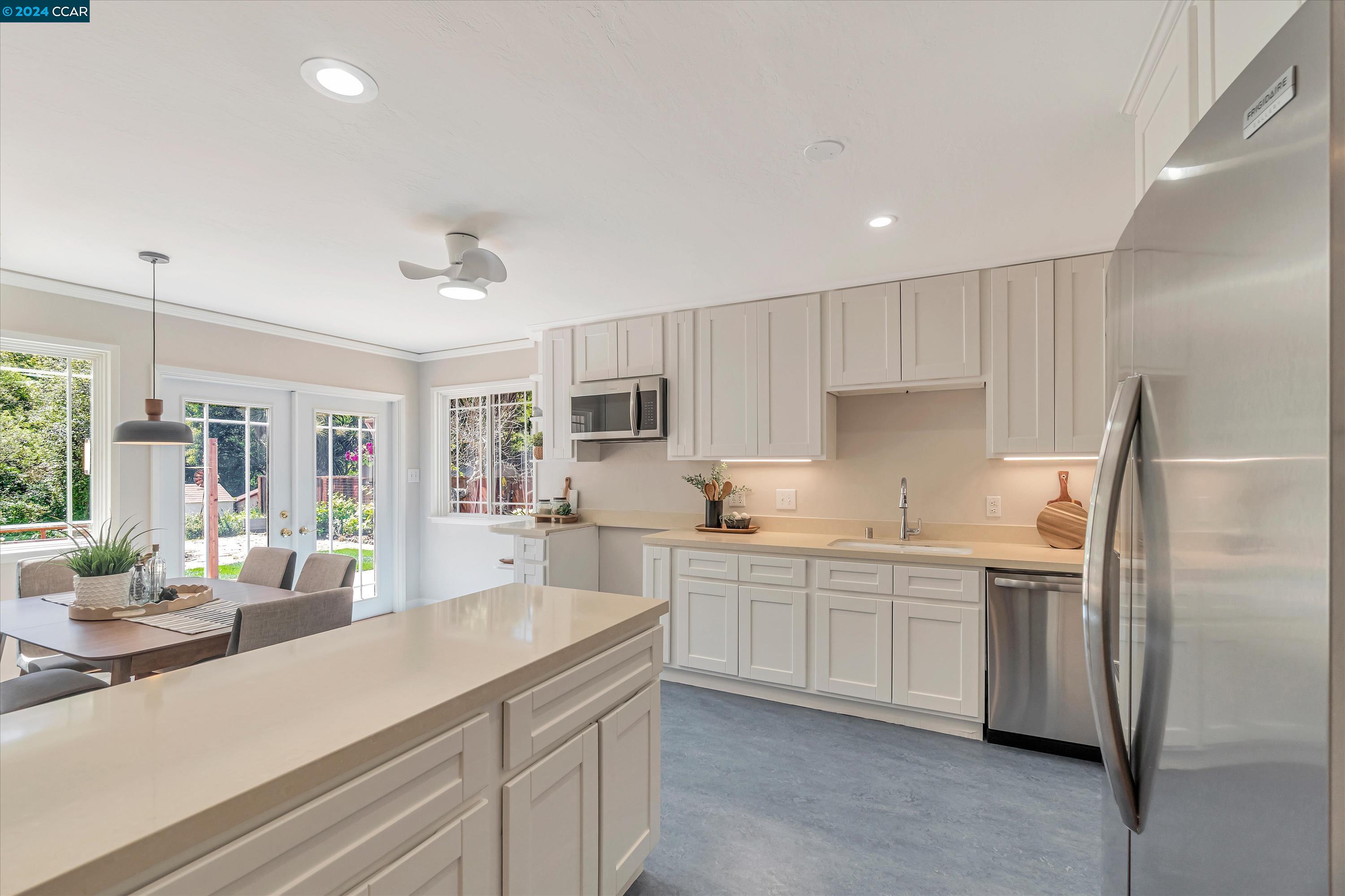 Detail Gallery Image 11 of 51 For 1508 Madeira Dr, Pacifica,  CA 94044 - 4 Beds | 2 Baths