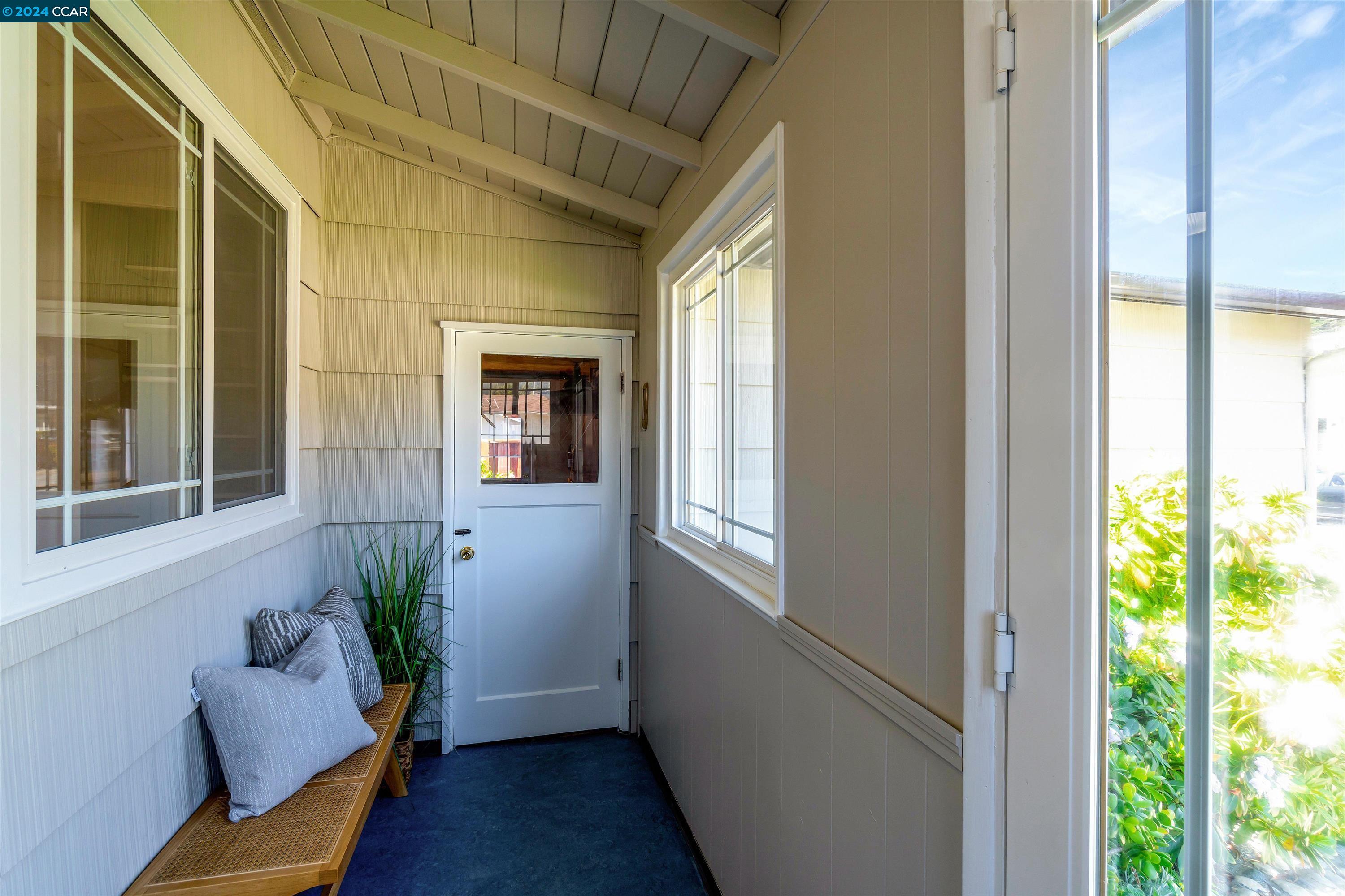 Detail Gallery Image 5 of 51 For 1508 Madeira Dr, Pacifica,  CA 94044 - 4 Beds | 2 Baths