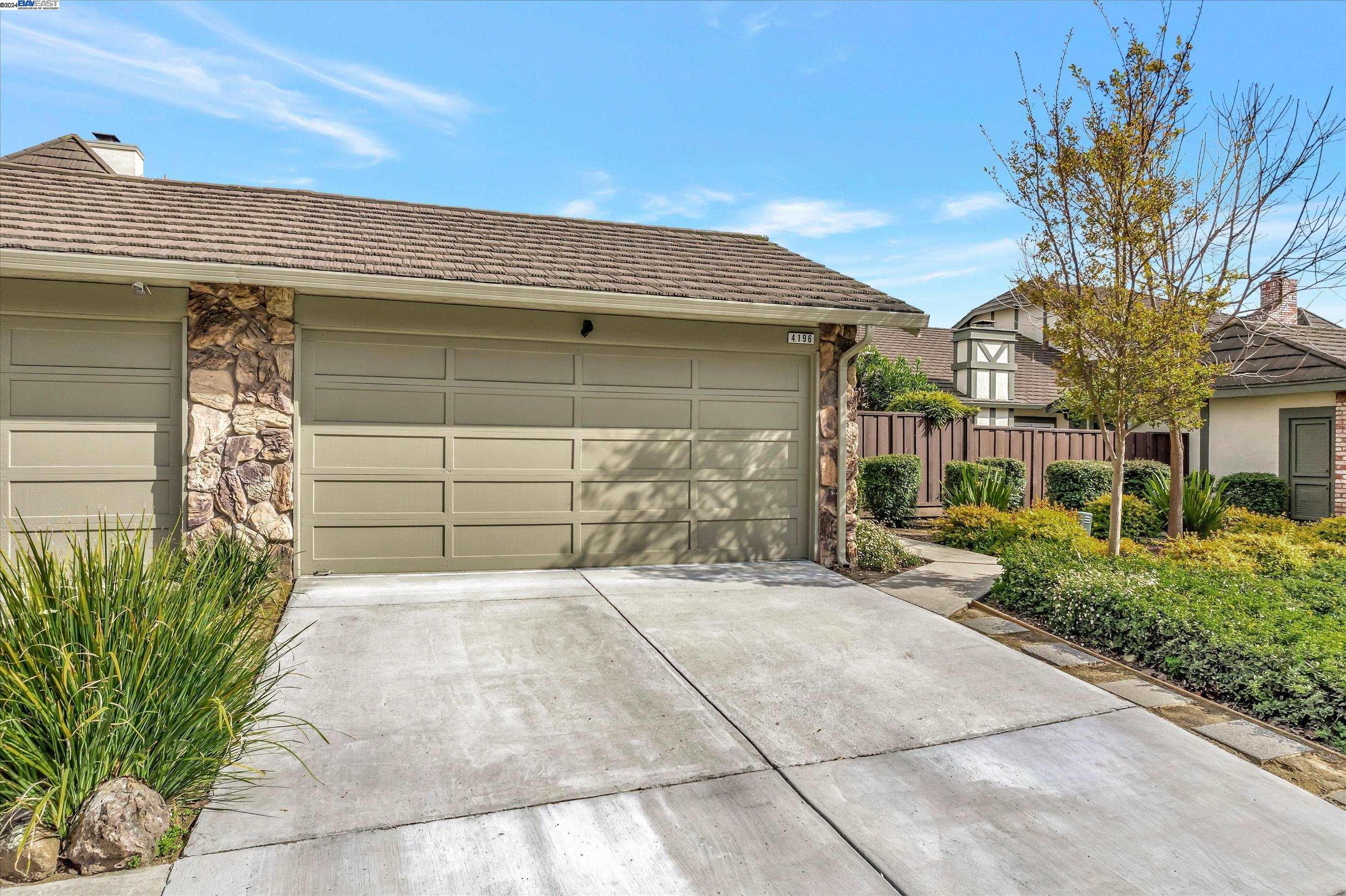 Detail Gallery Image 1 of 1 For 4196 Sora Cmn, Fremont,  CA 94555 - 2 Beds | 2 Baths