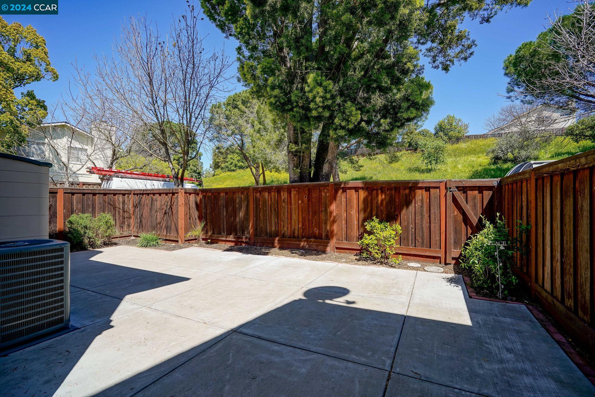 Detail Gallery Image 27 of 33 For 124 Fountainhead Ct., Martinez,  CA 94553-4908 - 4 Beds | 2/1 Baths