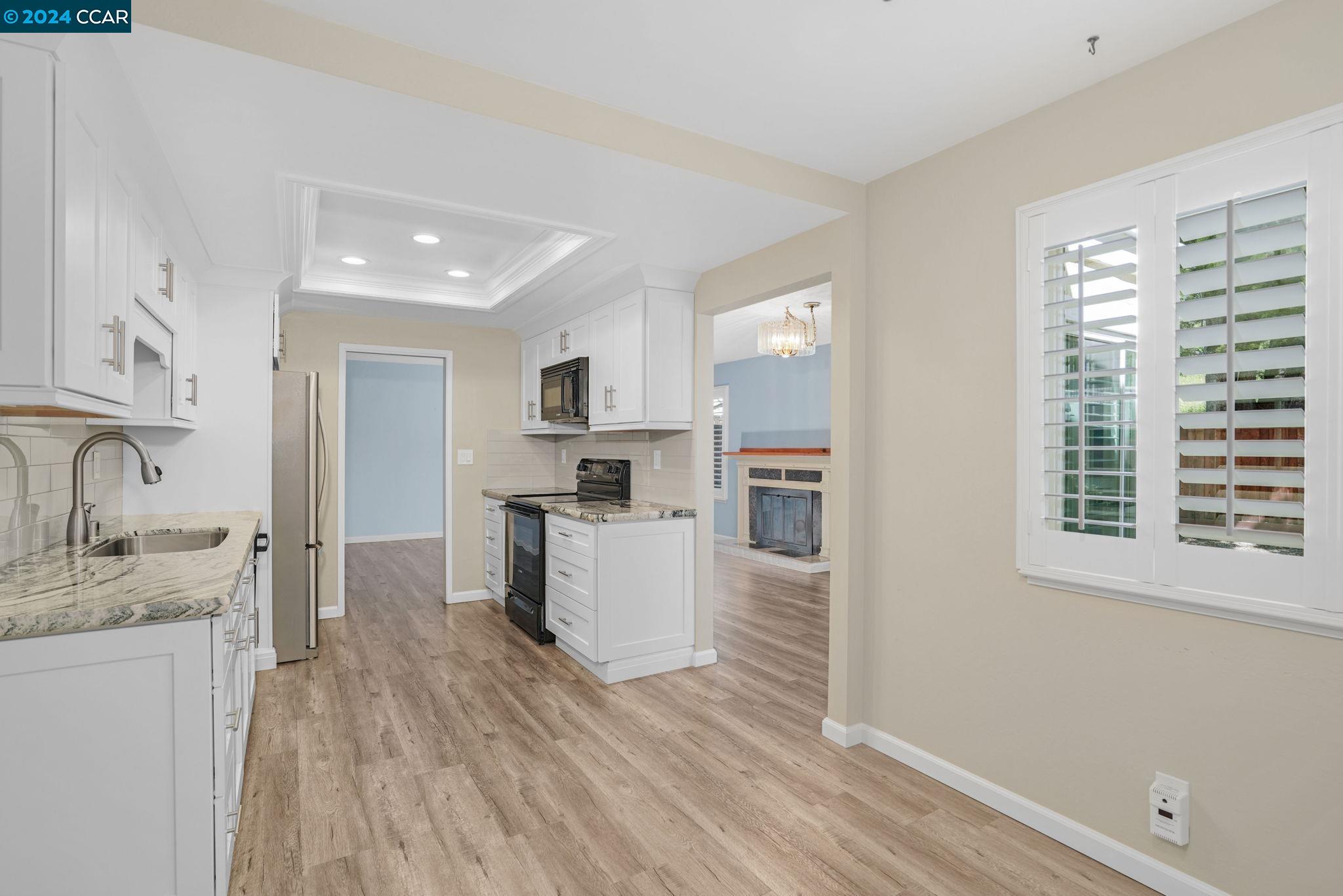 Detail Gallery Image 10 of 33 For 124 Fountainhead Ct., Martinez,  CA 94553-4908 - 4 Beds | 2/1 Baths