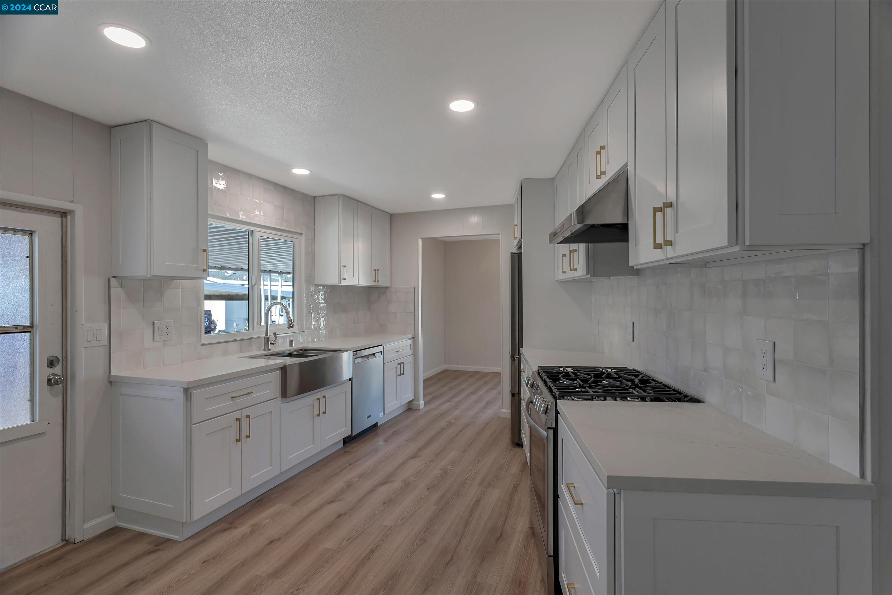 Detail Gallery Image 11 of 41 For 2220 Dalis, Concord,  CA 94520 - 2 Beds | 2 Baths