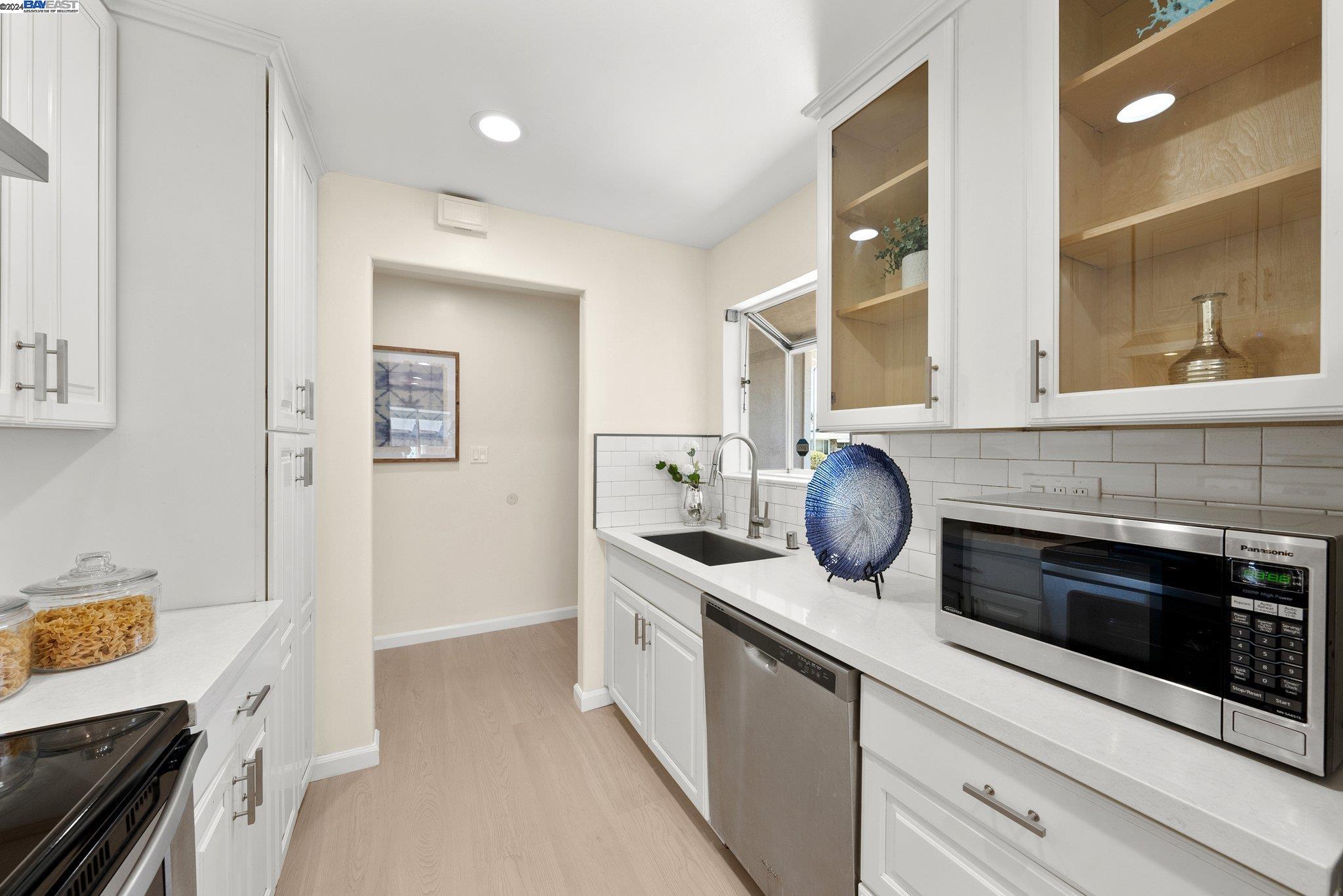 Detail Gallery Image 12 of 26 For 32332 Jacklynn Ct, Union City,  CA 94587 - 3 Beds | 2 Baths