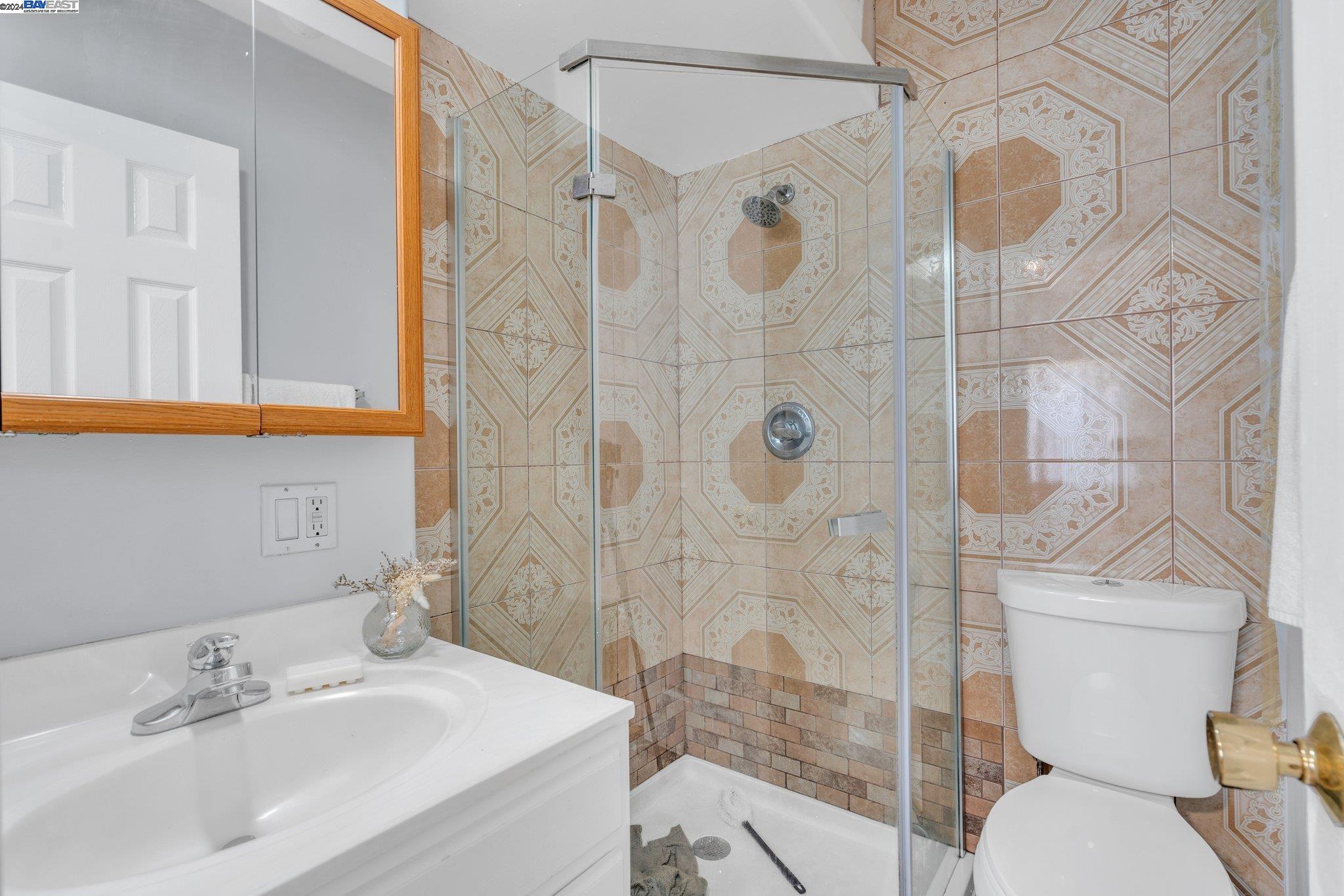 Detail Gallery Image 15 of 23 For 5479 Cole, Oakland,  CA 94601 - 3 Beds | 2 Baths