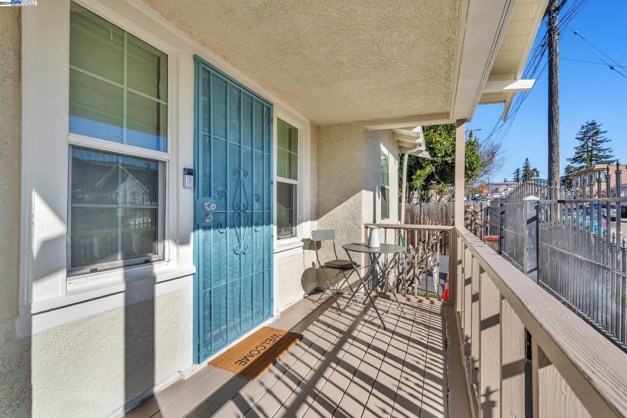 Detail Gallery Image 4 of 23 For 5479 Cole, Oakland,  CA 94601 - 3 Beds | 2 Baths