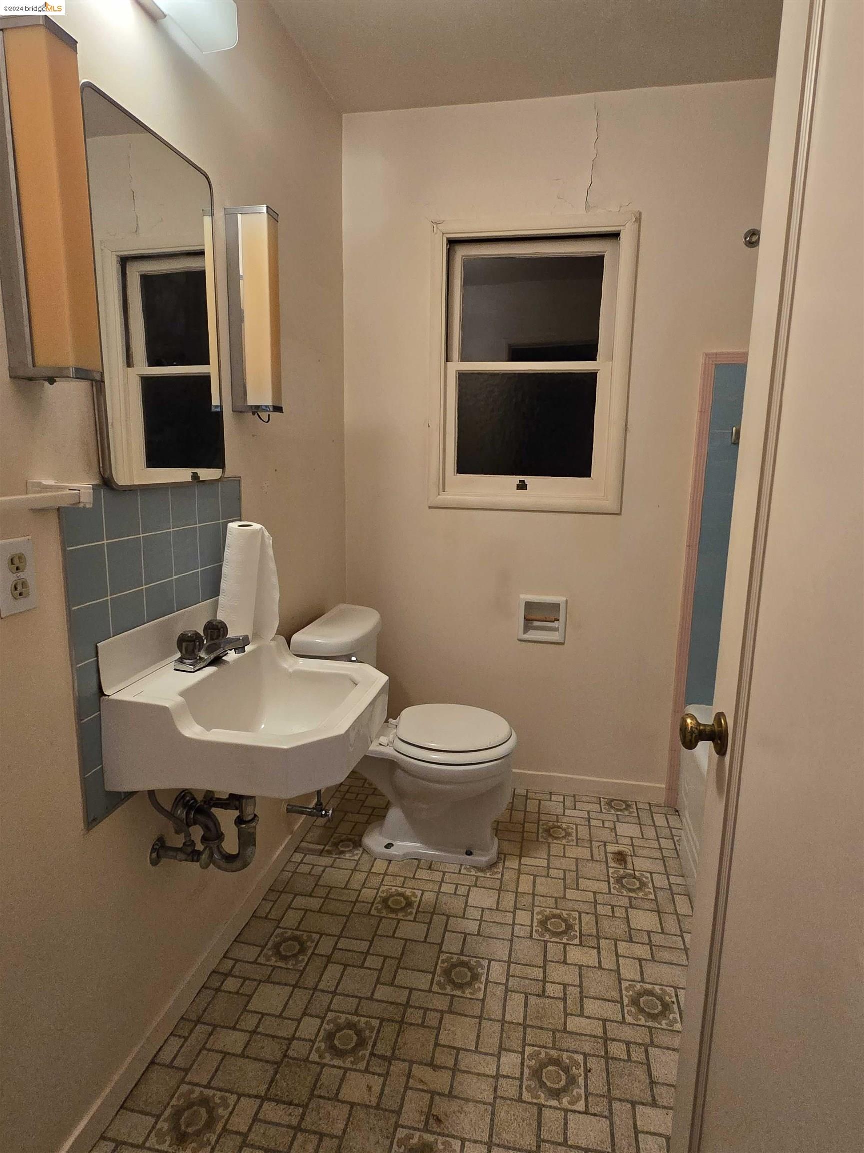 Detail Gallery Image 7 of 9 For 2258 Sitka St, San Leandro,  CA 94577 - 3 Beds | 1 Baths