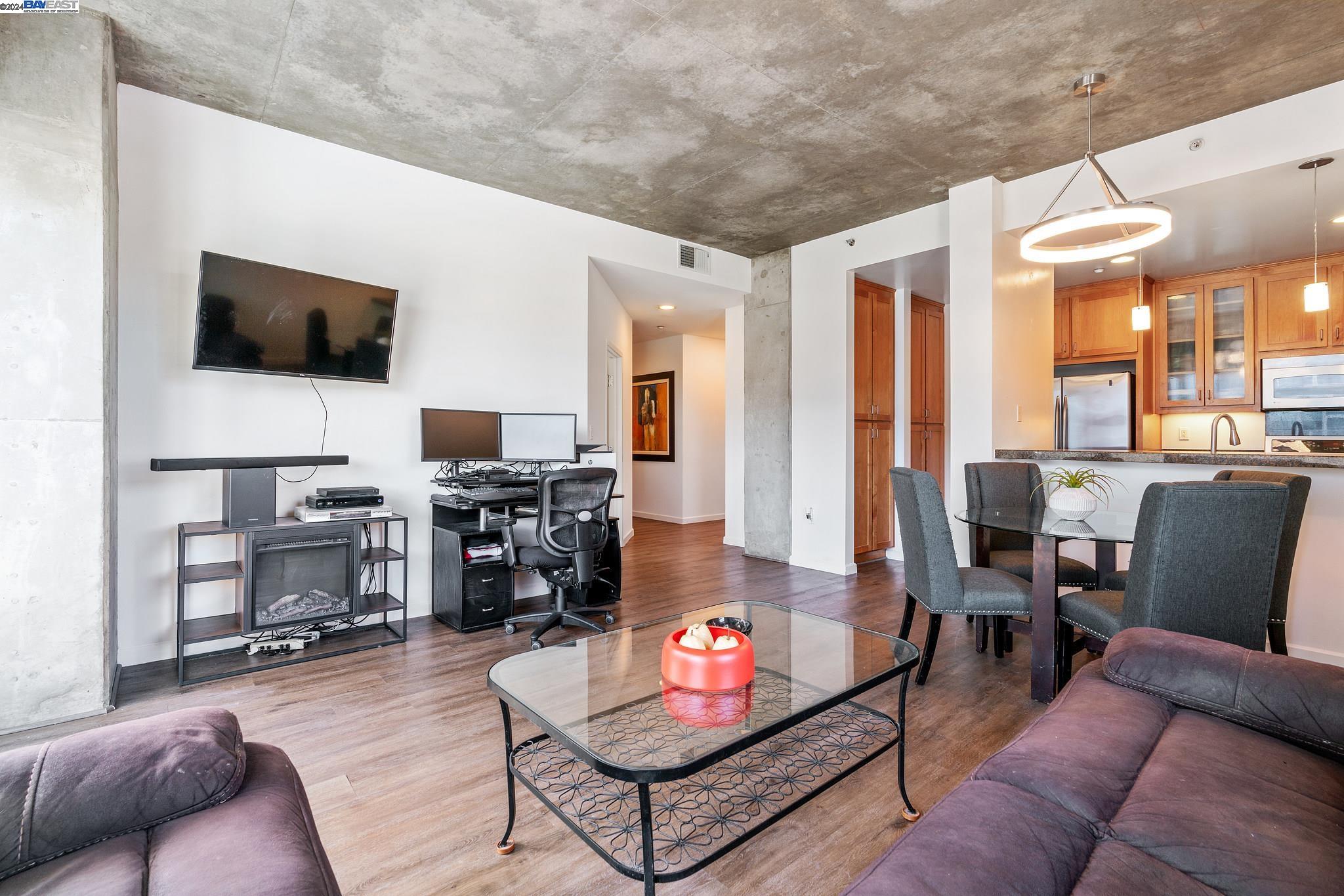 Detail Gallery Image 3 of 24 For 428 Alice St #504,  Oakland,  CA 94607 - 2 Beds | 2 Baths