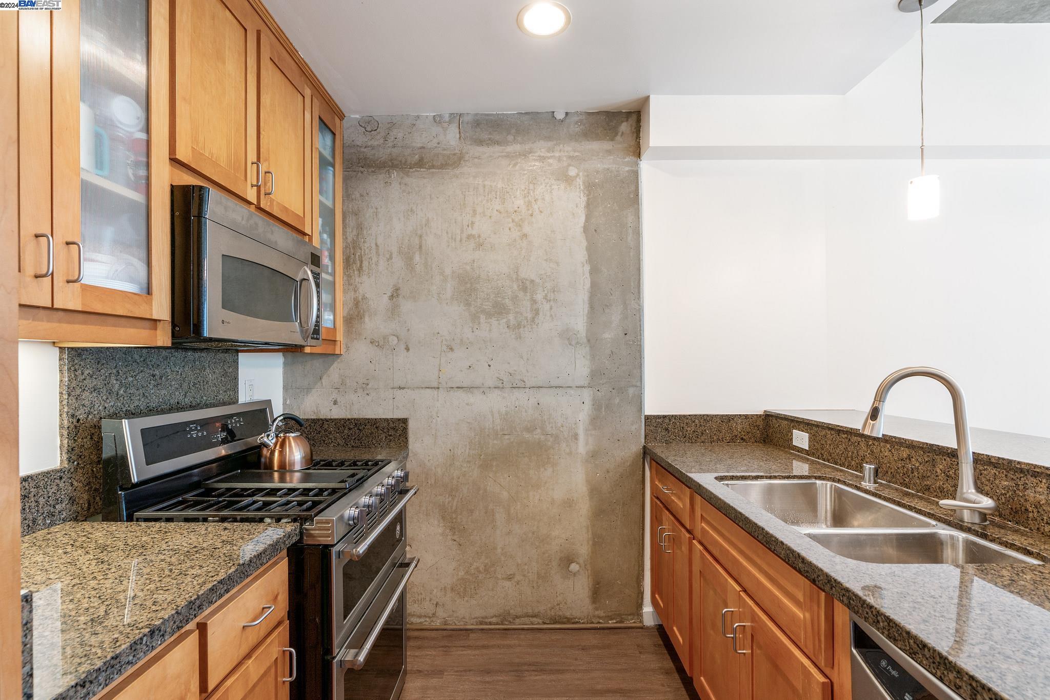 Detail Gallery Image 6 of 24 For 428 Alice St #504,  Oakland,  CA 94607 - 2 Beds | 2 Baths