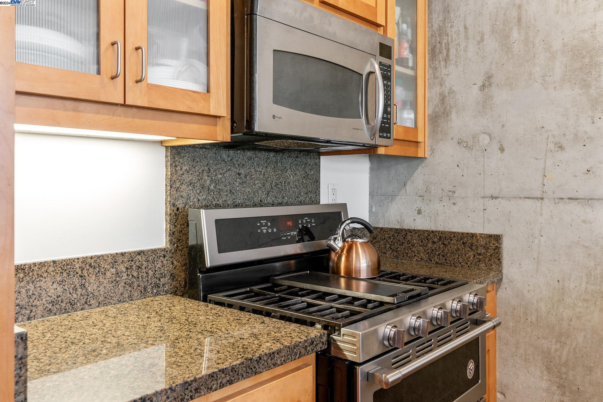 Detail Gallery Image 7 of 24 For 428 Alice St #504,  Oakland,  CA 94607 - 2 Beds | 2 Baths