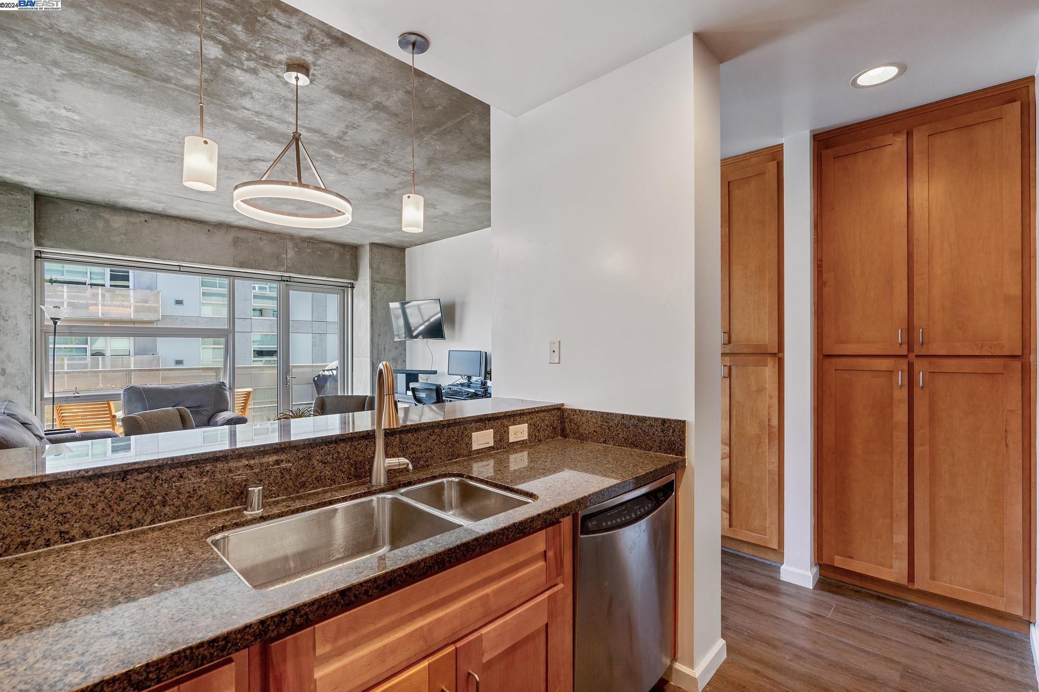 Detail Gallery Image 8 of 24 For 428 Alice St #504,  Oakland,  CA 94607 - 2 Beds | 2 Baths