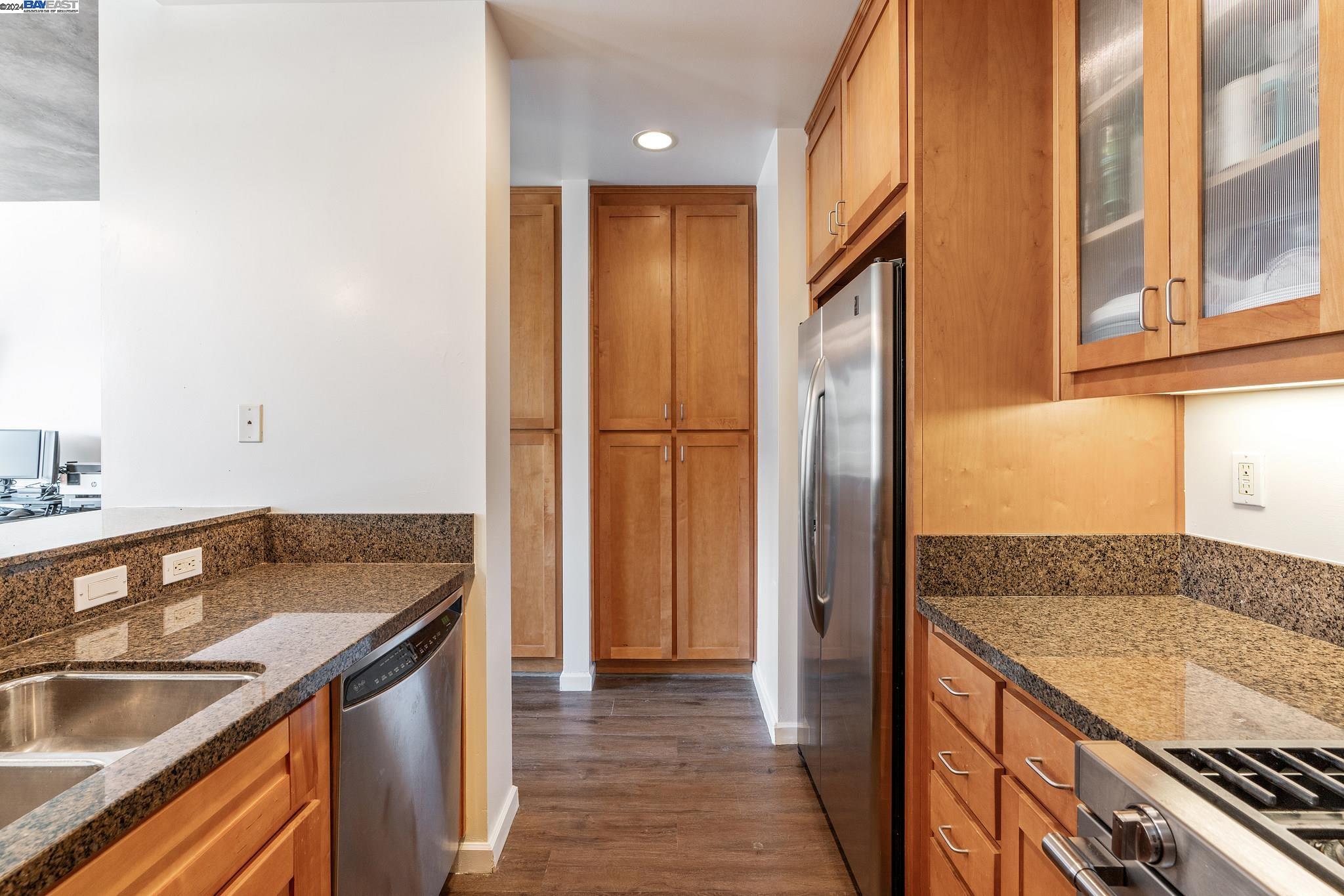 Detail Gallery Image 10 of 24 For 428 Alice St #504,  Oakland,  CA 94607 - 2 Beds | 2 Baths