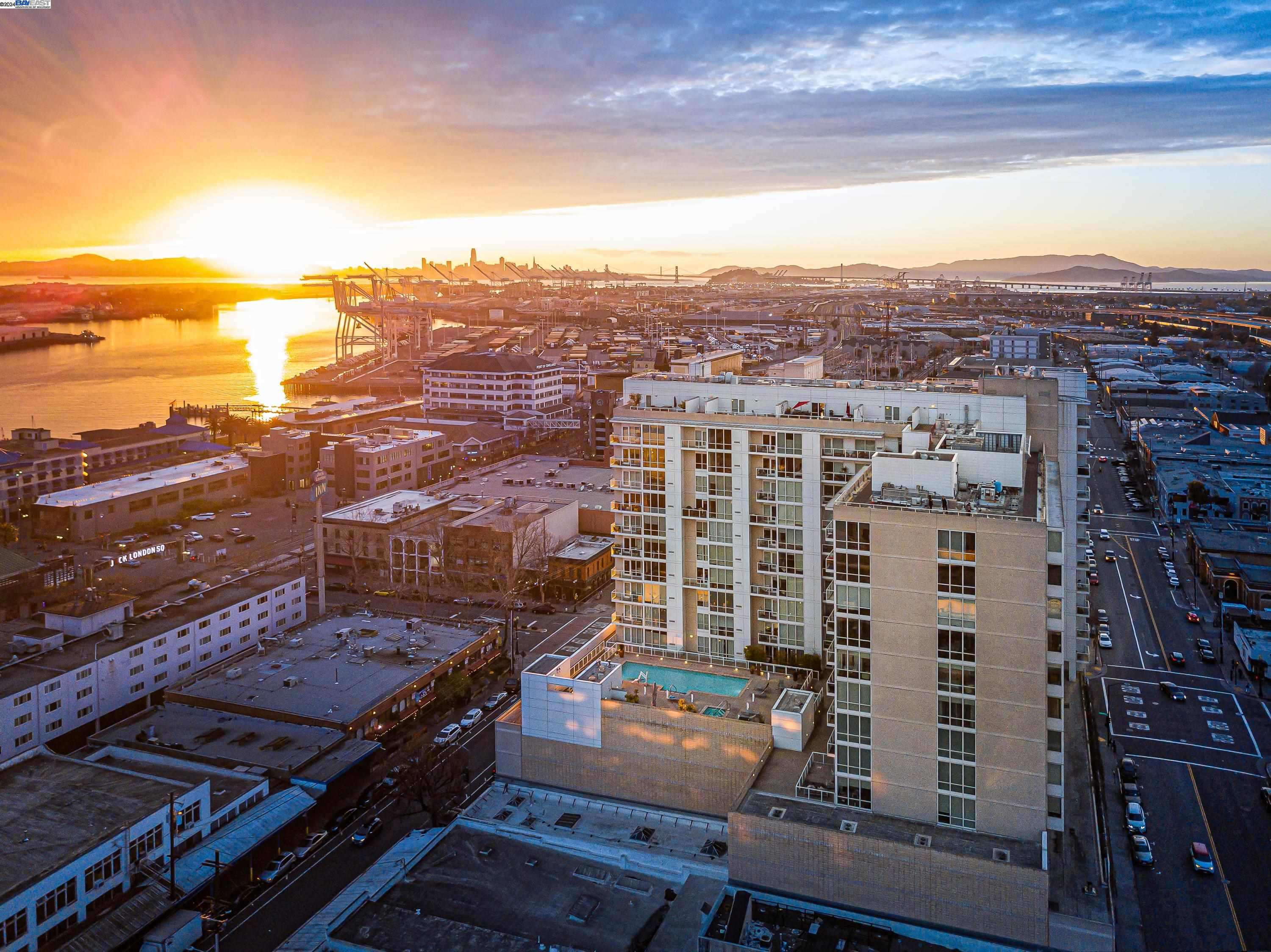 Detail Gallery Image 4 of 60 For 222 Broadway #709,  Oakland,  CA 94607 - 1 Beds | 1 Baths