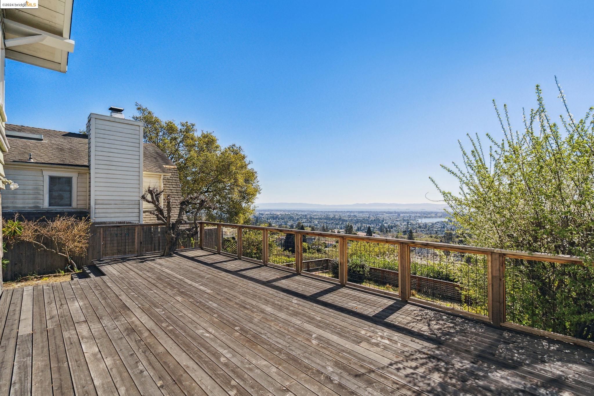Detail Gallery Image 16 of 38 For 286 Scenic Ave, Piedmont,  CA 94611 - 5 Beds | 3/1 Baths