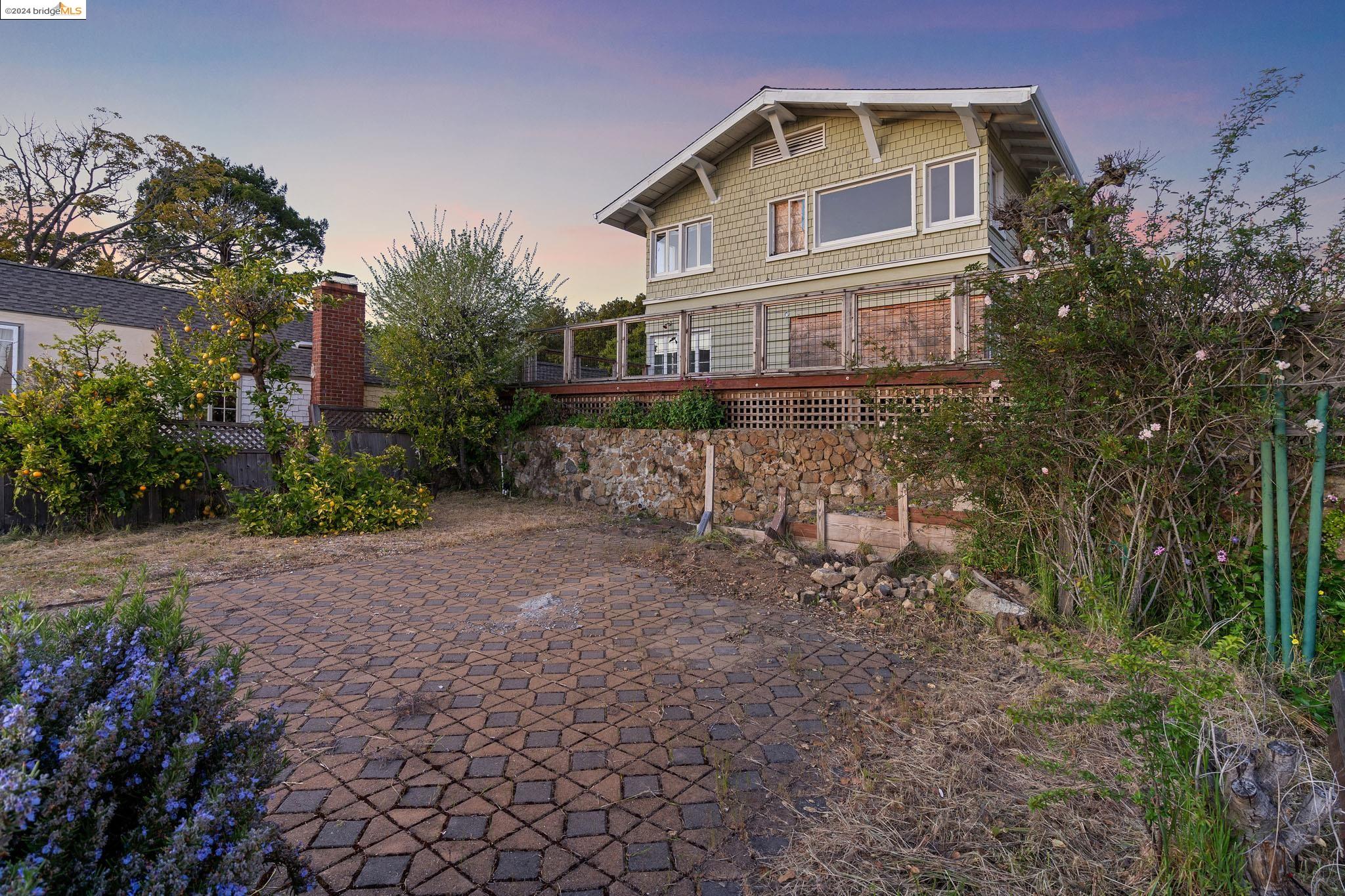 Detail Gallery Image 3 of 38 For 286 Scenic Ave, Piedmont,  CA 94611 - 5 Beds | 3/1 Baths