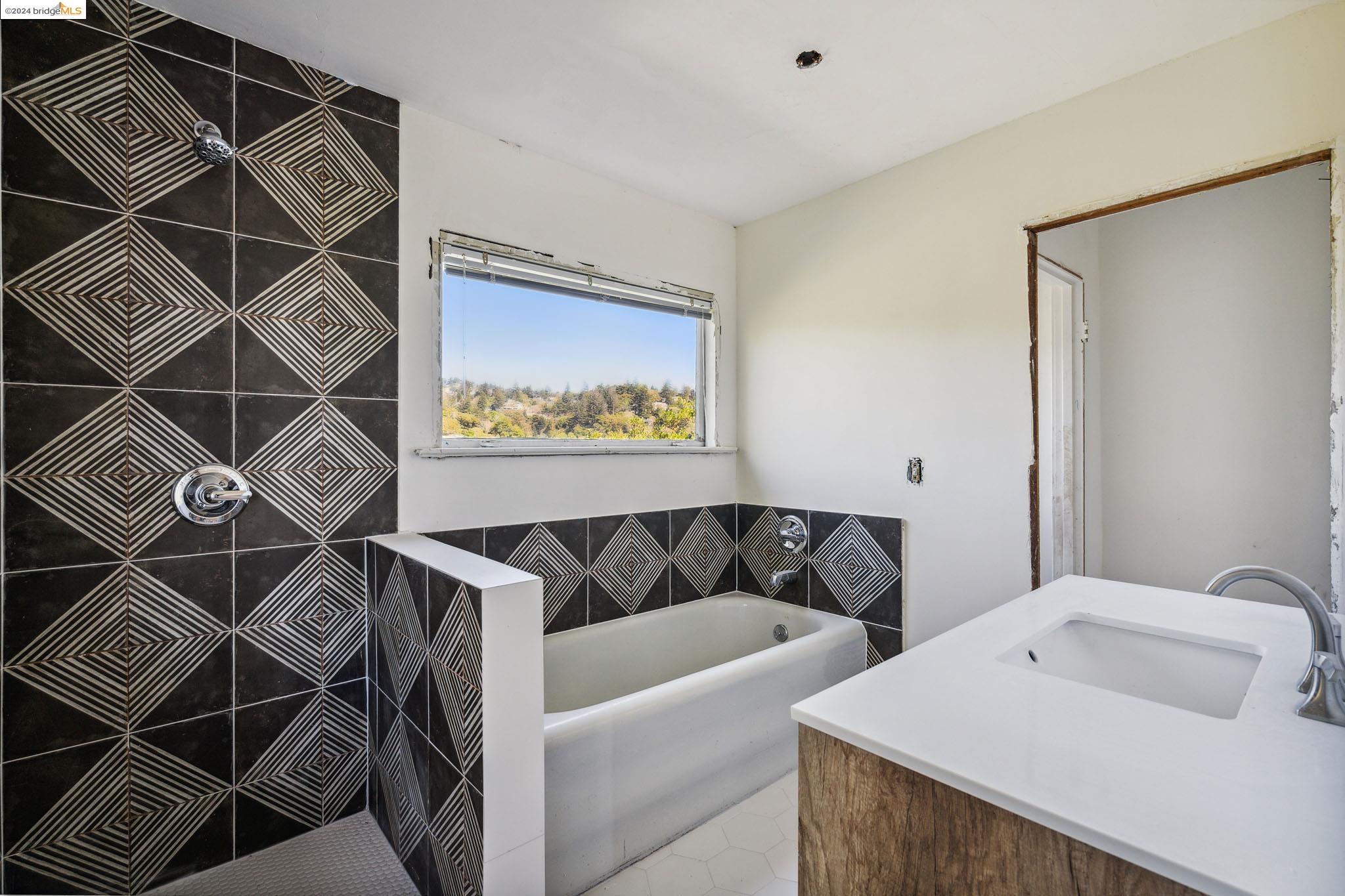 Detail Gallery Image 32 of 38 For 286 Scenic Ave, Piedmont,  CA 94611 - 5 Beds | 3/1 Baths