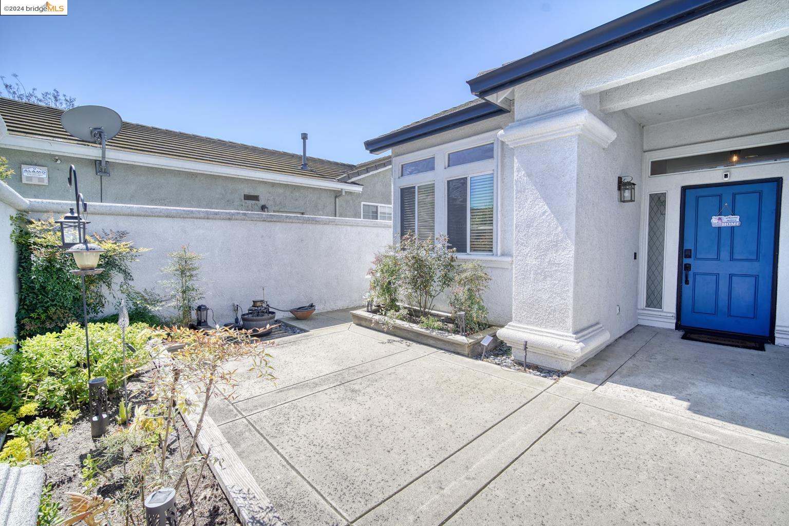Detail Gallery Image 4 of 55 For 9839 Deep Water Ln, Stockton,  CA 95219 - 3 Beds | 2 Baths