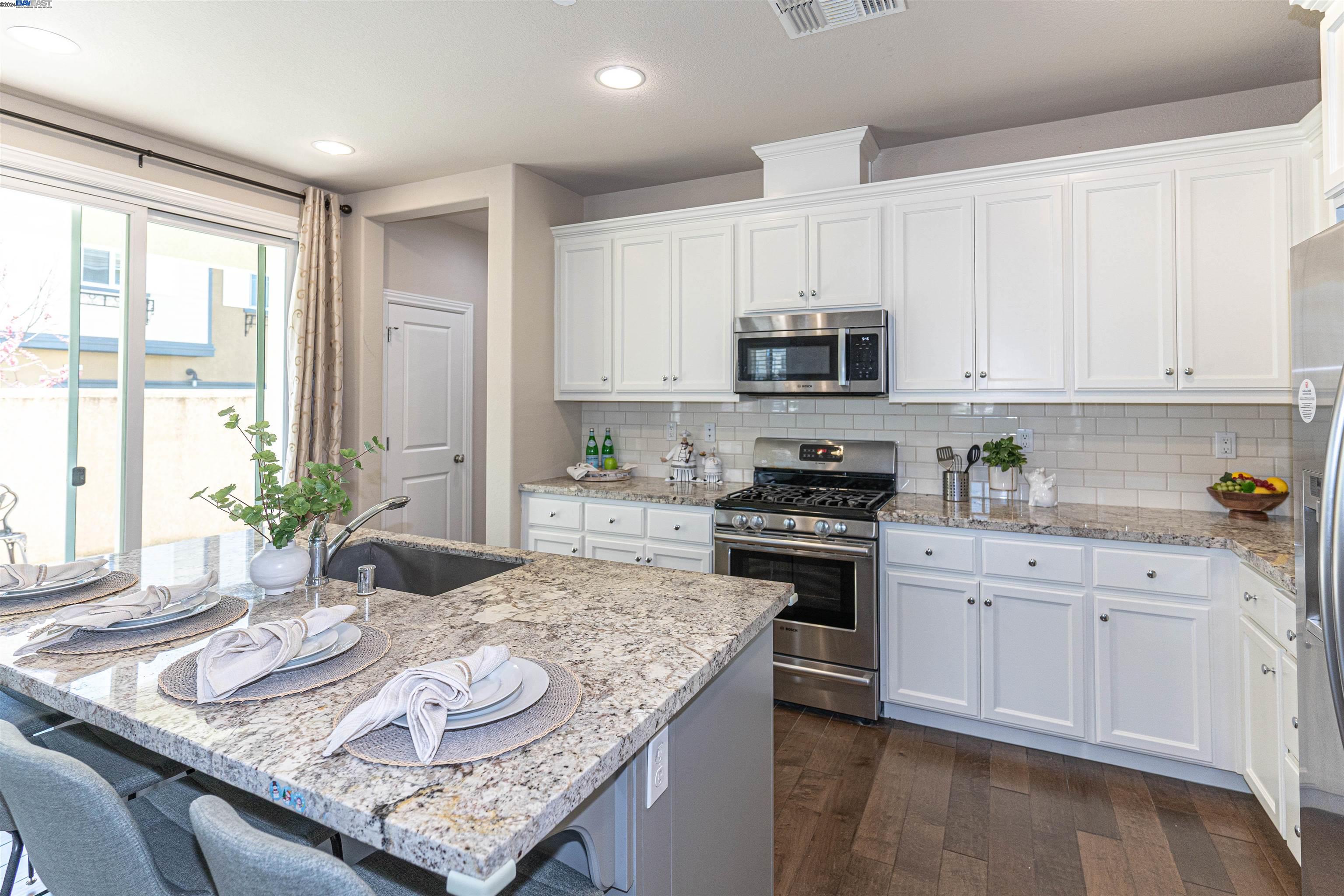 Detail Gallery Image 7 of 28 For 4280 Panorama Dr, Dublin,  CA 94568 - 4 Beds | 3/1 Baths