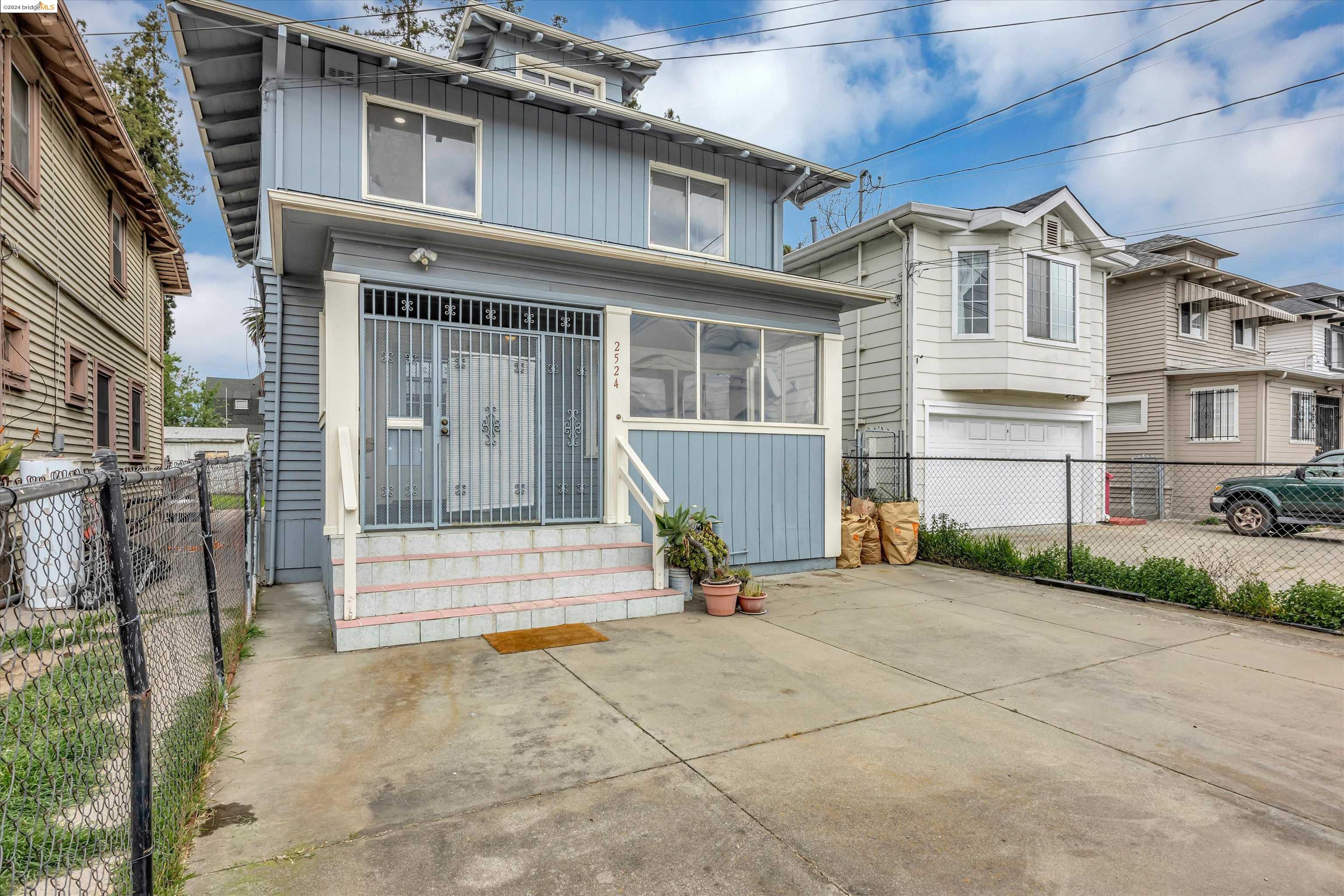 Detail Gallery Image 1 of 41 For 2524 E 15th St, Oakland,  CA 94601 - 3 Beds | 2 Baths