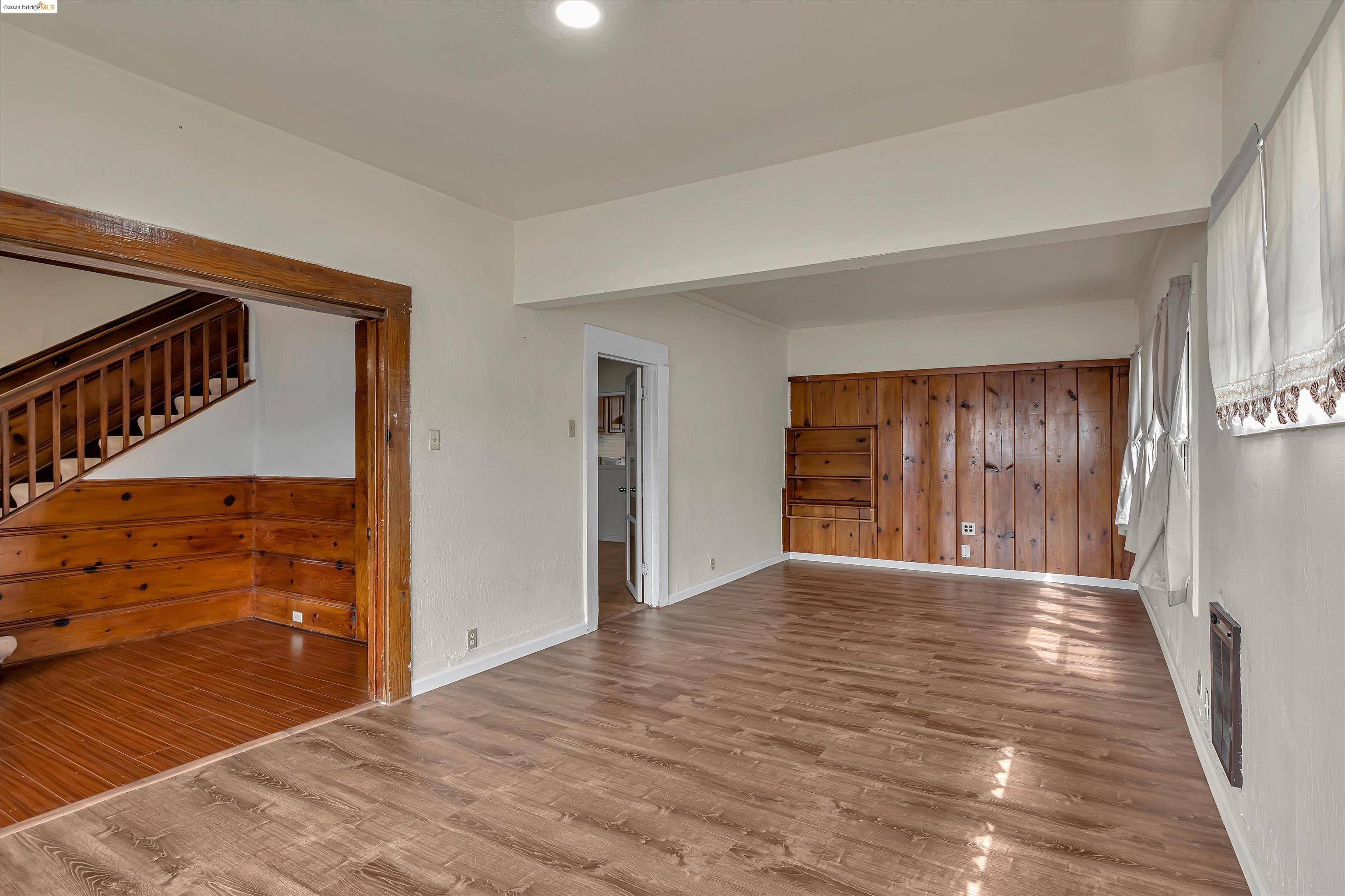 Detail Gallery Image 13 of 41 For 2524 E 15th St, Oakland,  CA 94601 - 3 Beds | 2 Baths