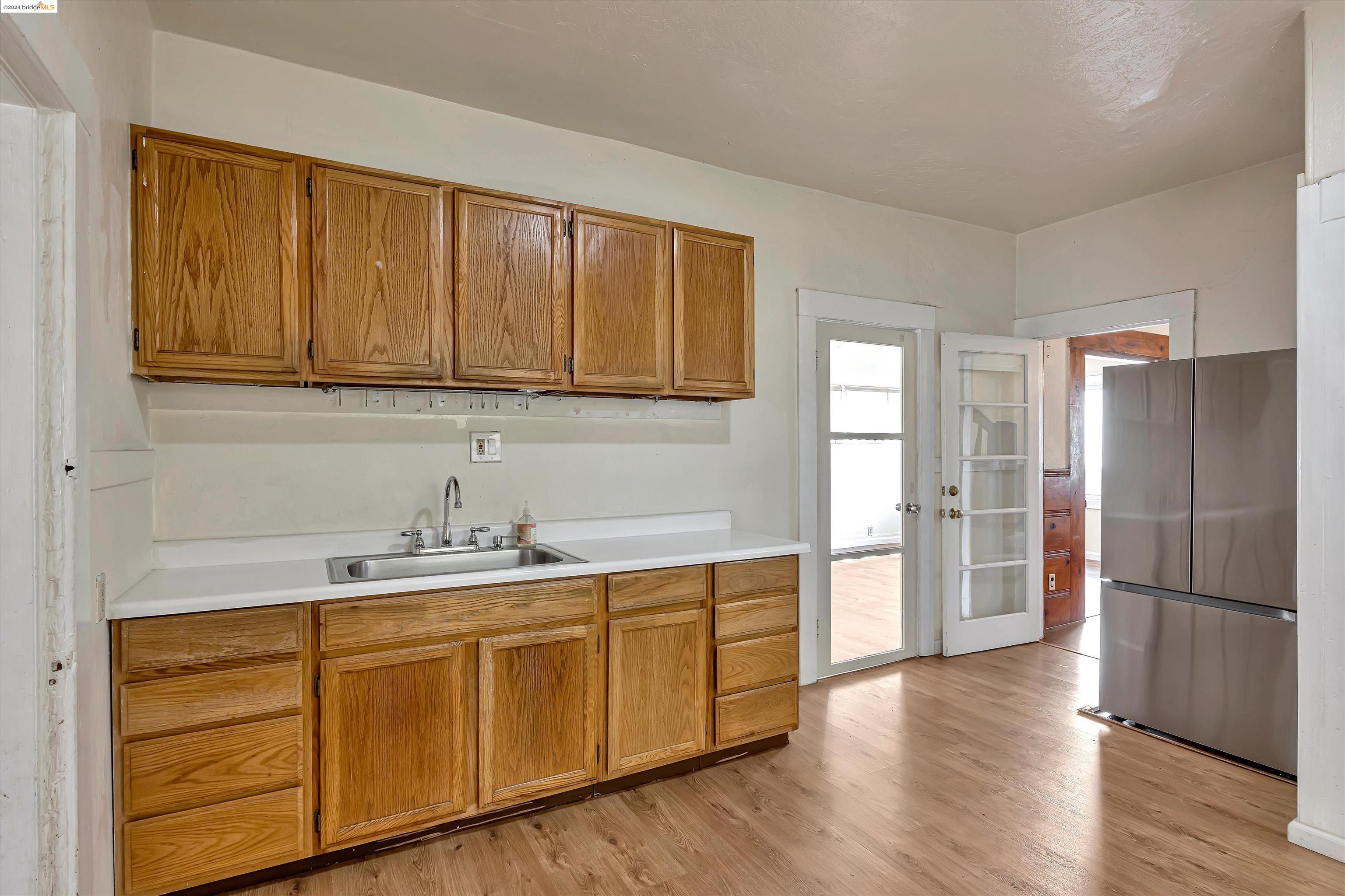 Detail Gallery Image 14 of 41 For 2524 E 15th St, Oakland,  CA 94601 - 3 Beds | 2 Baths