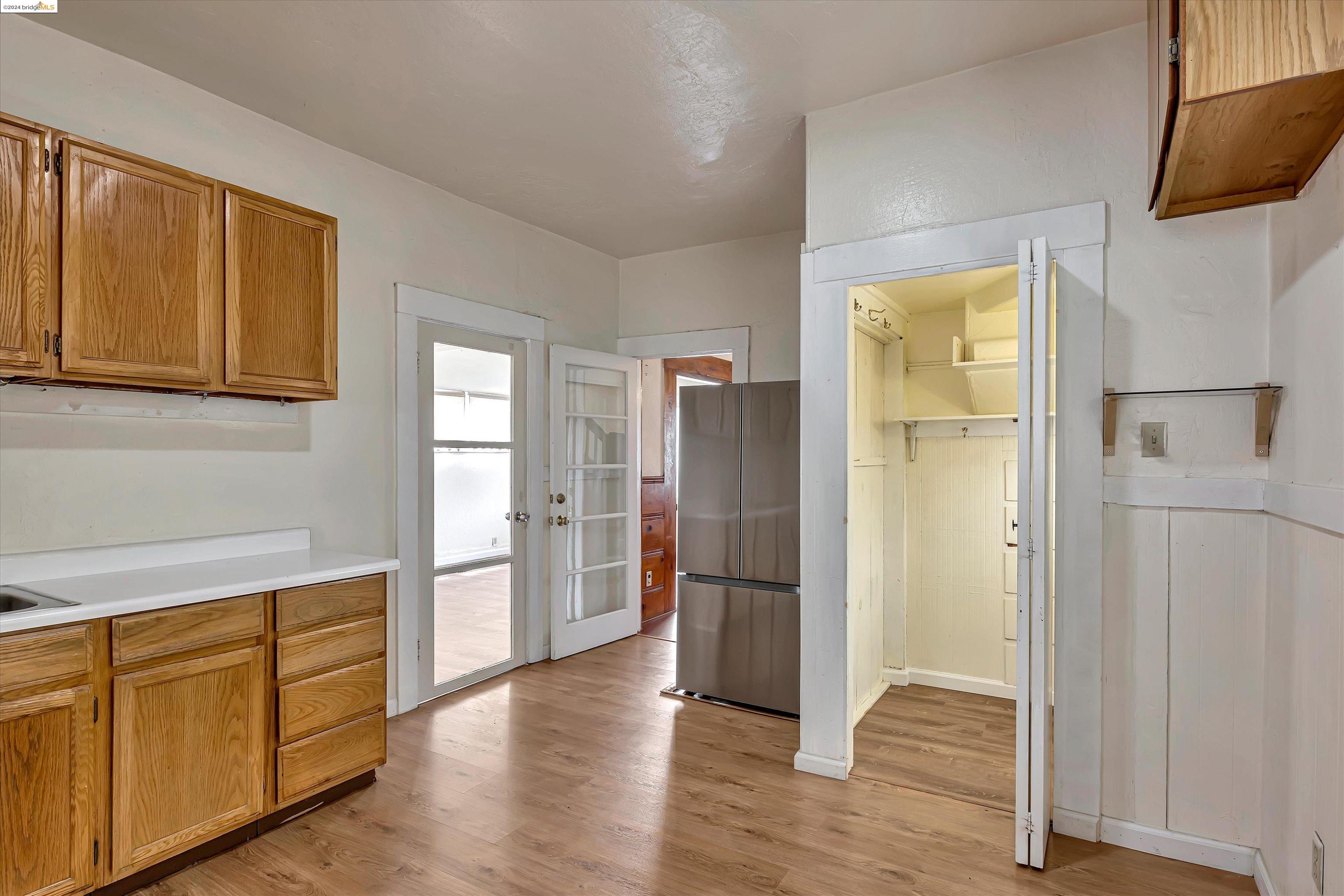 Detail Gallery Image 16 of 41 For 2524 E 15th St, Oakland,  CA 94601 - 3 Beds | 2 Baths