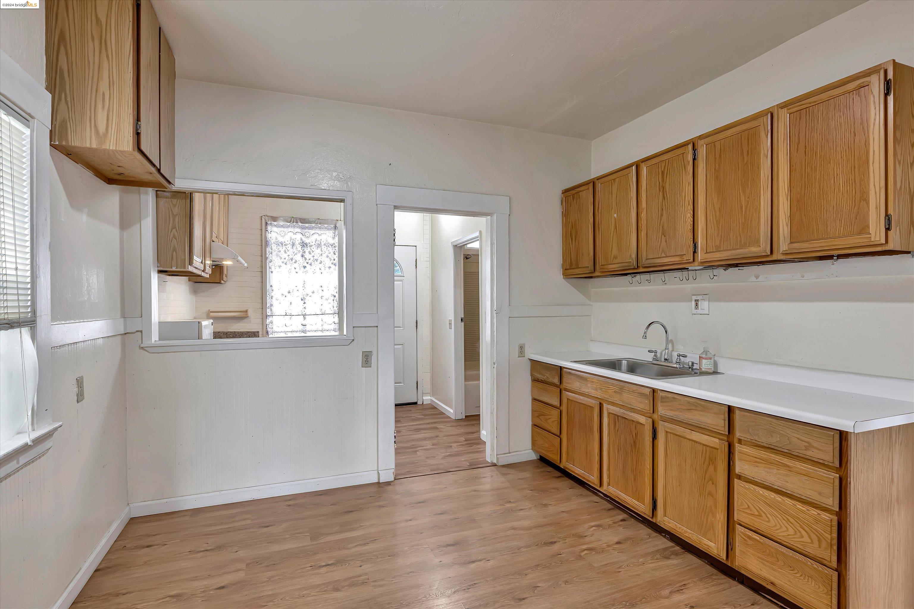 Detail Gallery Image 17 of 41 For 2524 E 15th St, Oakland,  CA 94601 - 3 Beds | 2 Baths