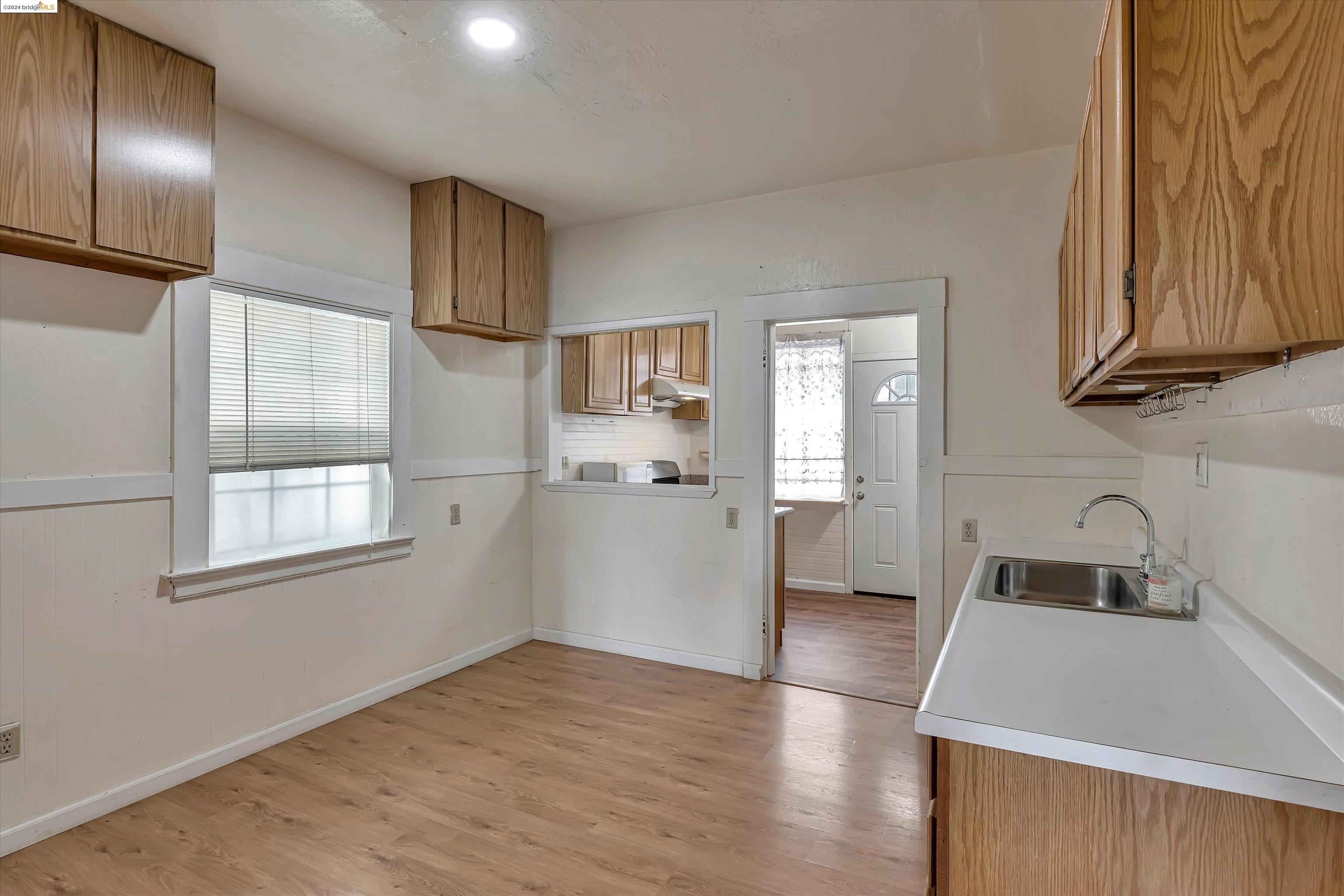 Detail Gallery Image 18 of 41 For 2524 E 15th St, Oakland,  CA 94601 - 3 Beds | 2 Baths