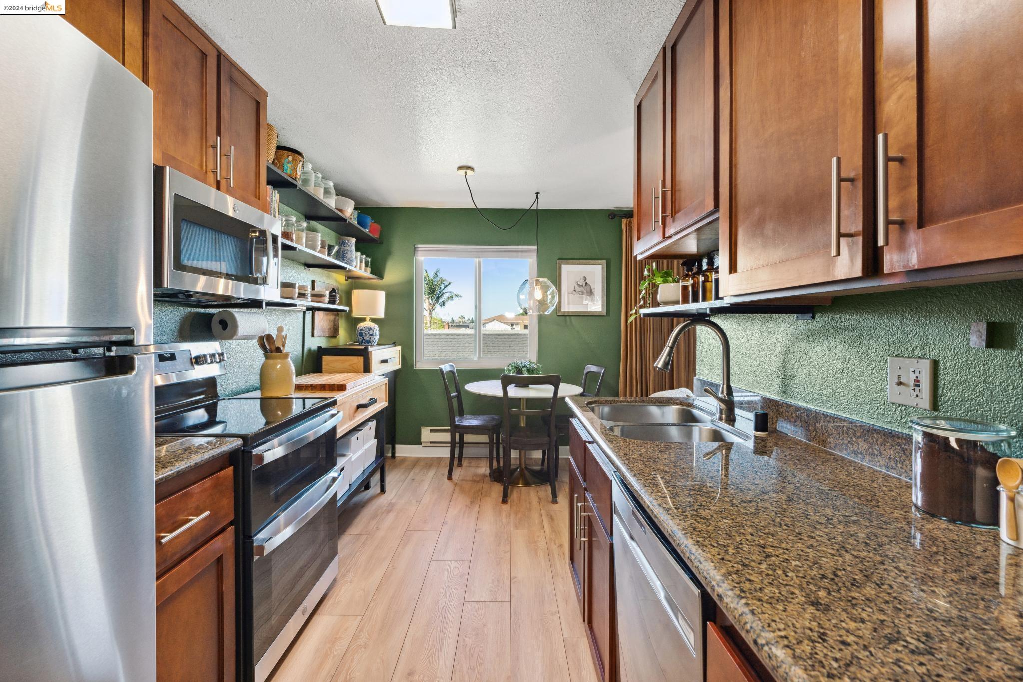 Detail Gallery Image 11 of 30 For 1570 165th Ave #214,  San Leandro,  CA 94578 - 1 Beds | 1 Baths