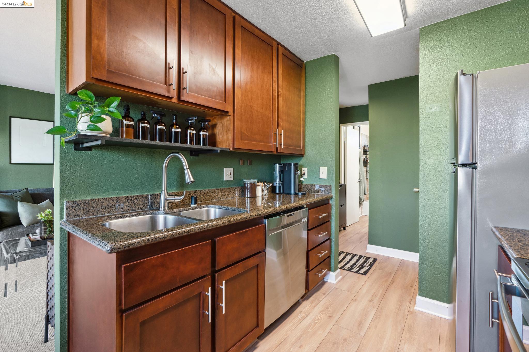 Detail Gallery Image 10 of 30 For 1570 165th Ave #214,  San Leandro,  CA 94578 - 1 Beds | 1 Baths