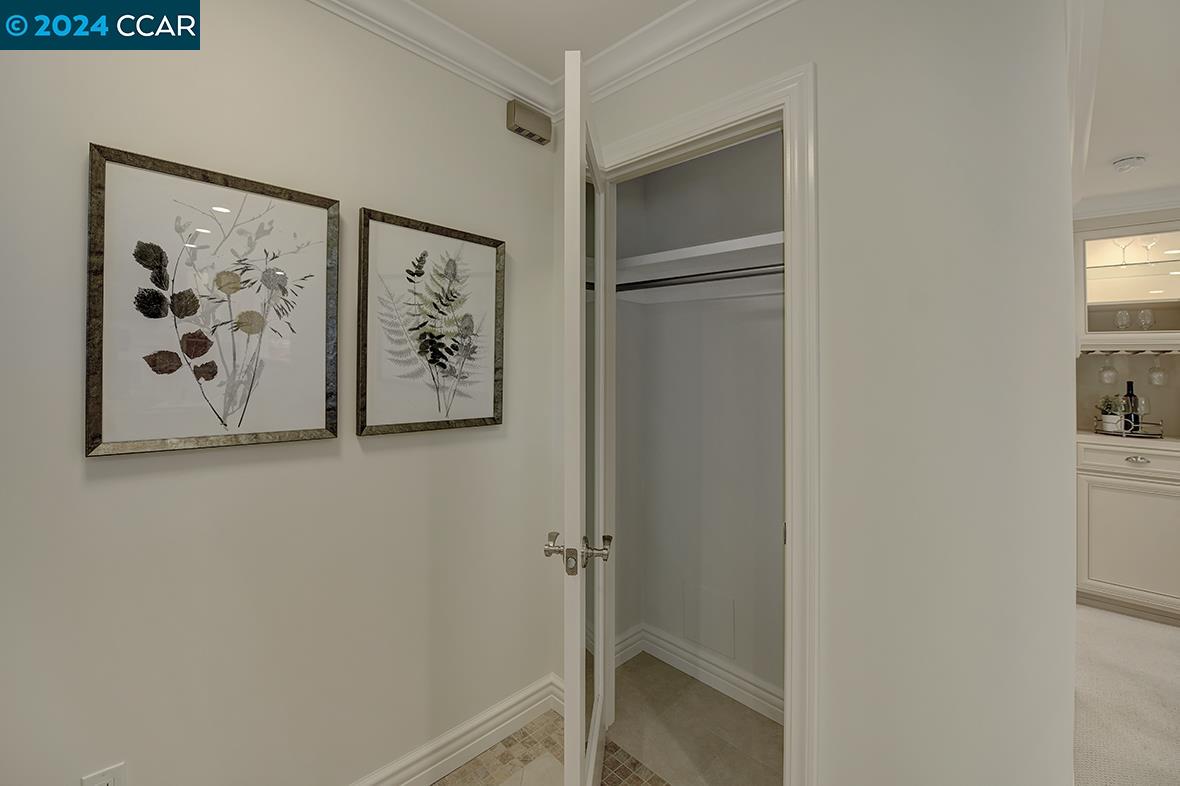Detail Gallery Image 32 of 53 For 2345 Tice Creek Dr #1,  Walnut Creek,  CA 94595 - 1 Beds | 1 Baths