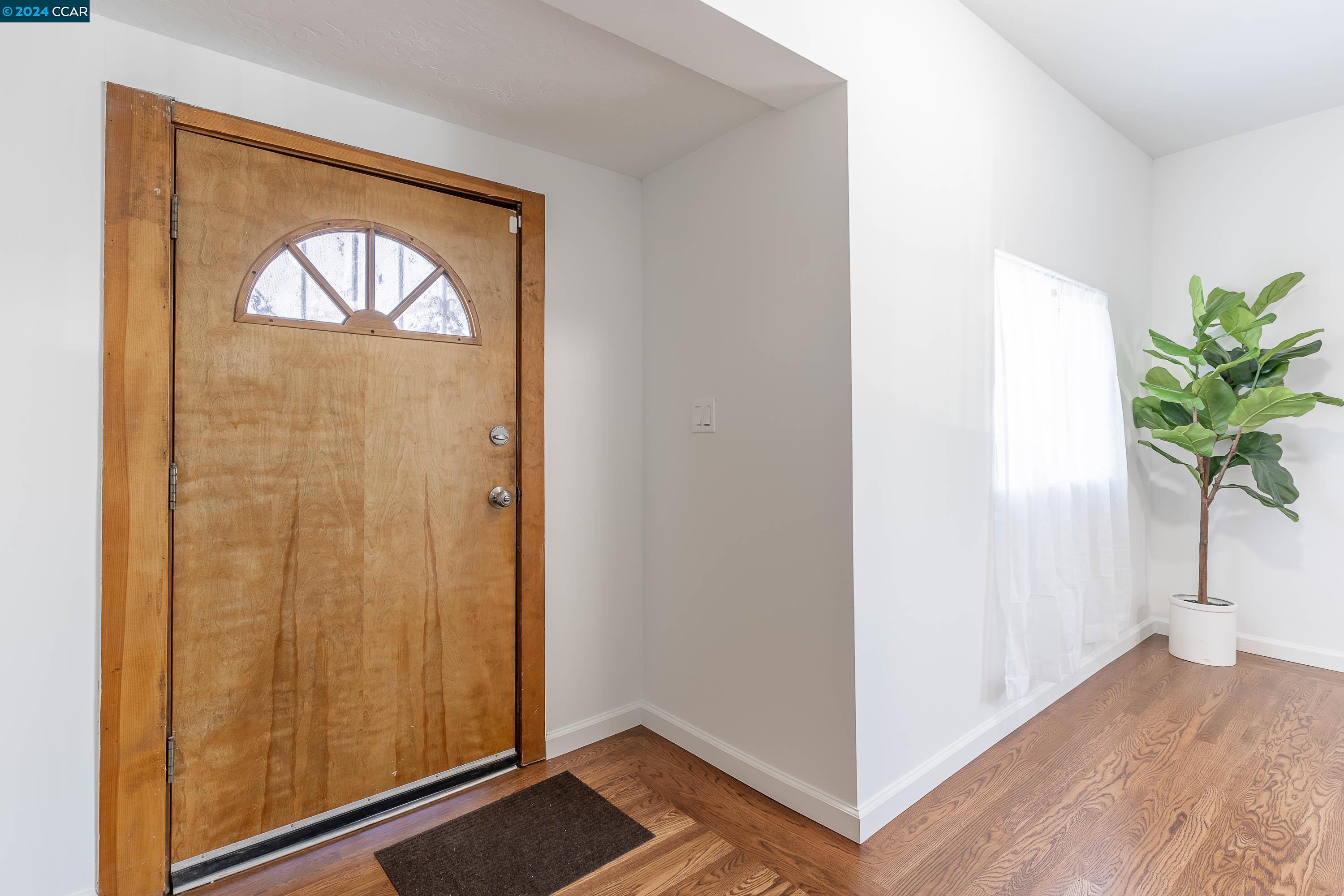 Detail Gallery Image 3 of 56 For 5579 Harvey Ave, Oakland,  CA 94621 - 3 Beds | 1/1 Baths