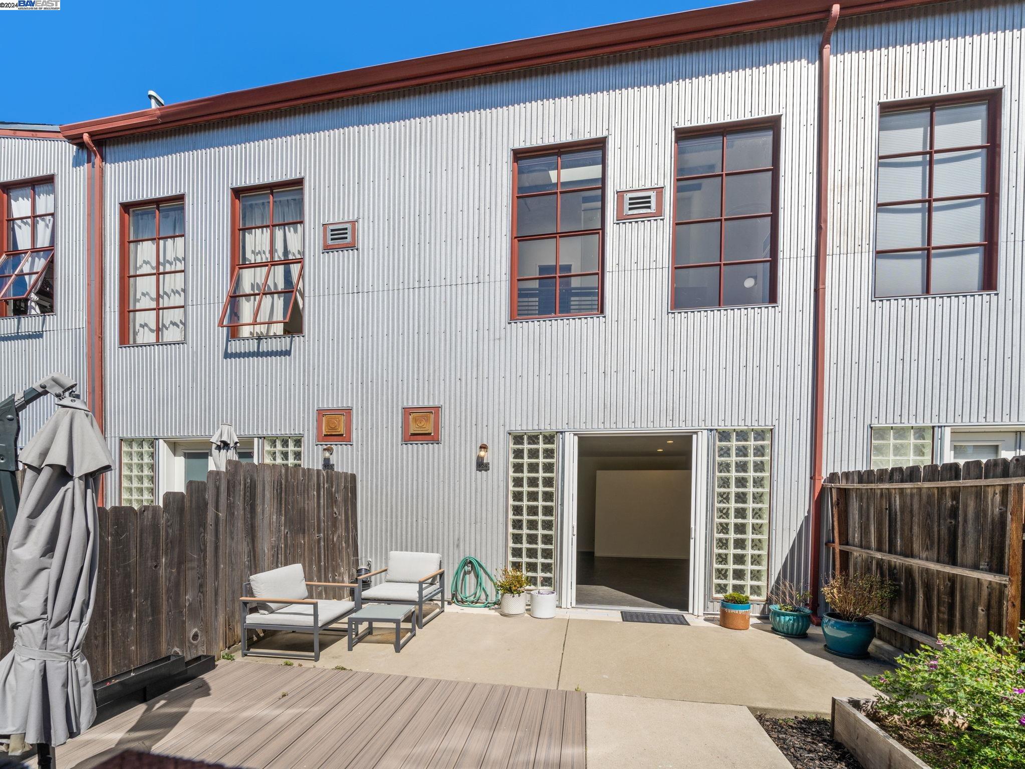 Detail Gallery Image 1 of 25 For 3110 Adeline St #124,  Oakland,  CA 94608 - 2 Beds | 2/1 Baths