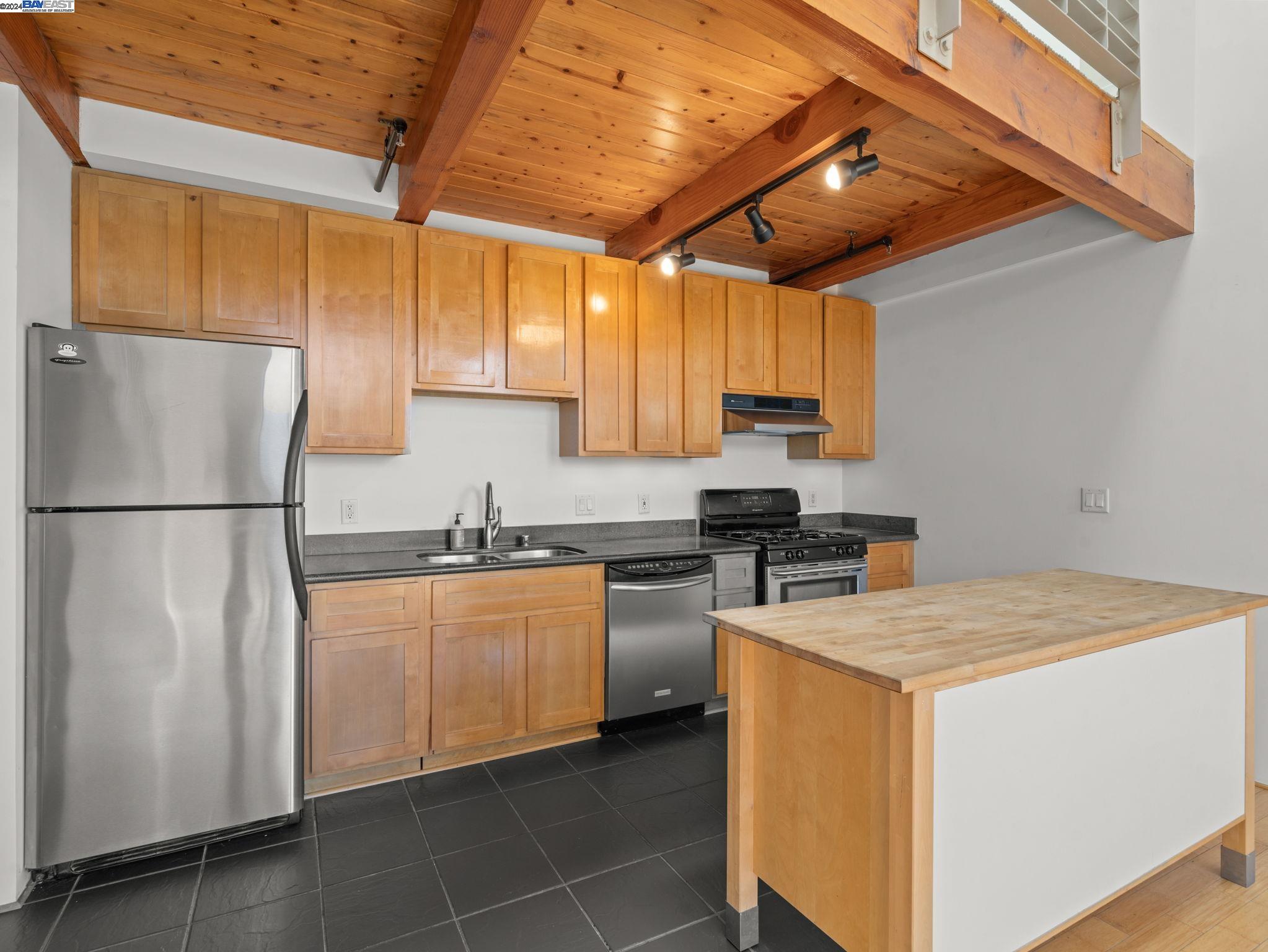 Detail Gallery Image 17 of 25 For 3110 Adeline St #124,  Oakland,  CA 94608 - 2 Beds | 2/1 Baths