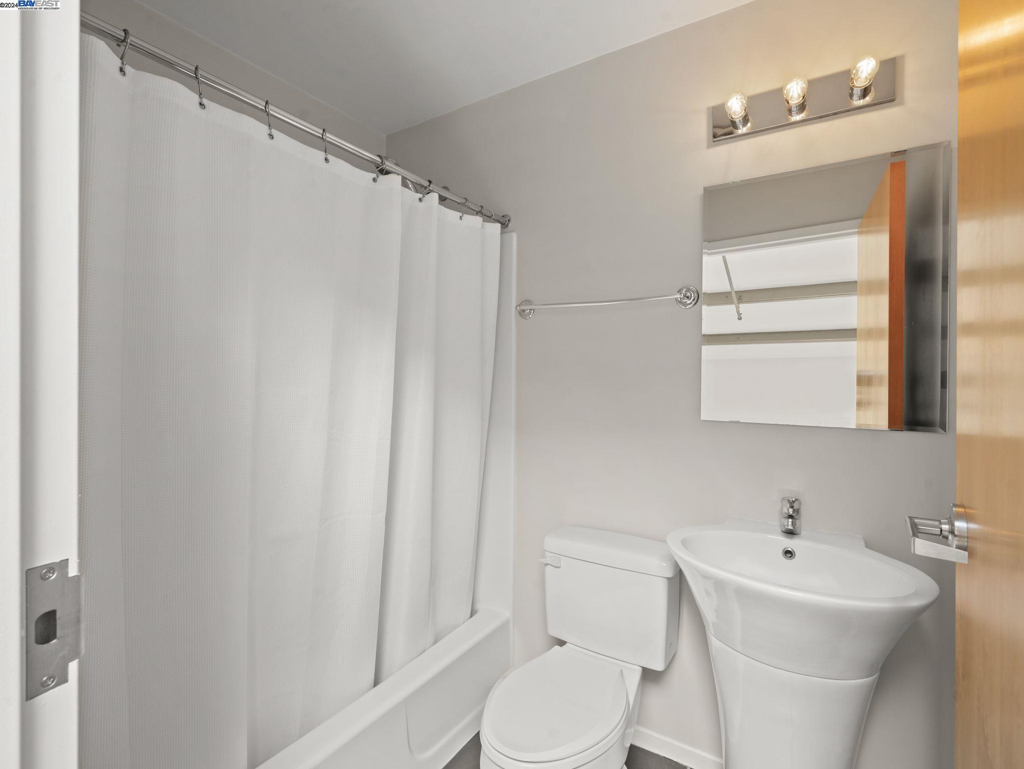 Detail Gallery Image 23 of 25 For 3110 Adeline St #124,  Oakland,  CA 94608 - 2 Beds | 2/1 Baths