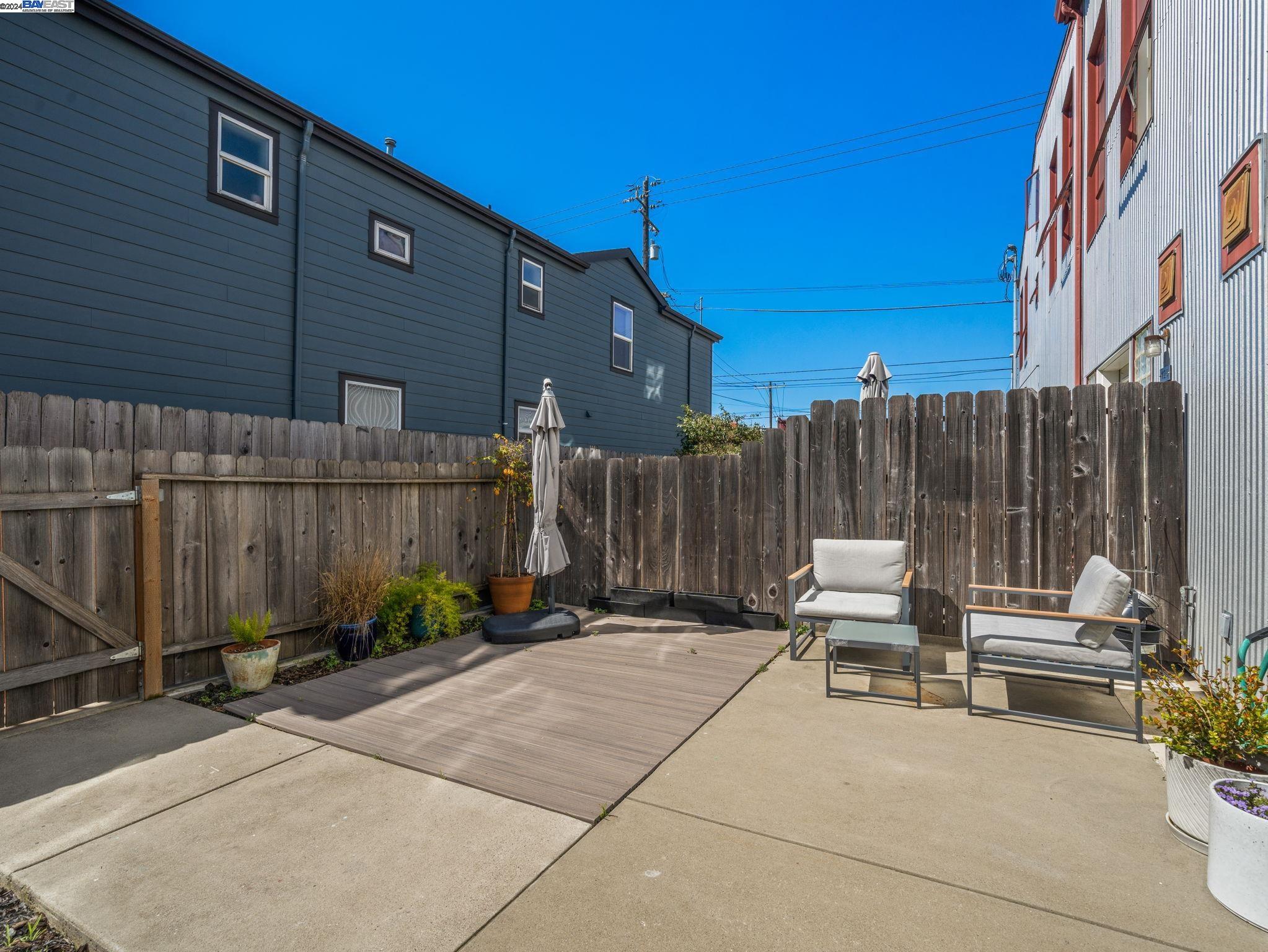 Detail Gallery Image 4 of 25 For 3110 Adeline St #124,  Oakland,  CA 94608 - 2 Beds | 2/1 Baths