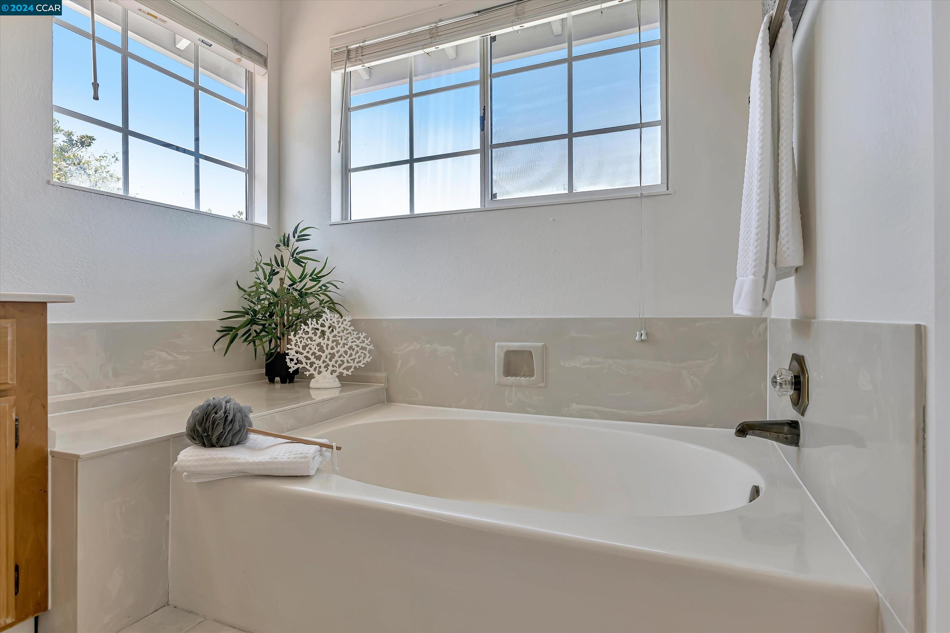 Detail Gallery Image 23 of 34 For 5224 Pebble Glen Dr, Concord,  CA 94521 - 3 Beds | 2/1 Baths