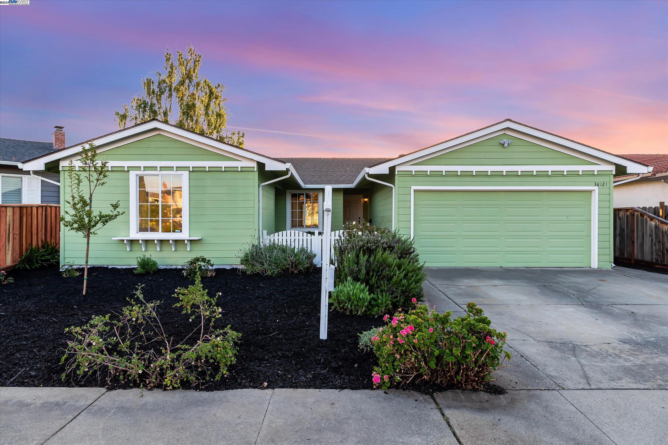 Detail Gallery Image 1 of 39 For 36121 Fanshawe Ct, Fremont,  CA 94536 - 4 Beds | 2 Baths