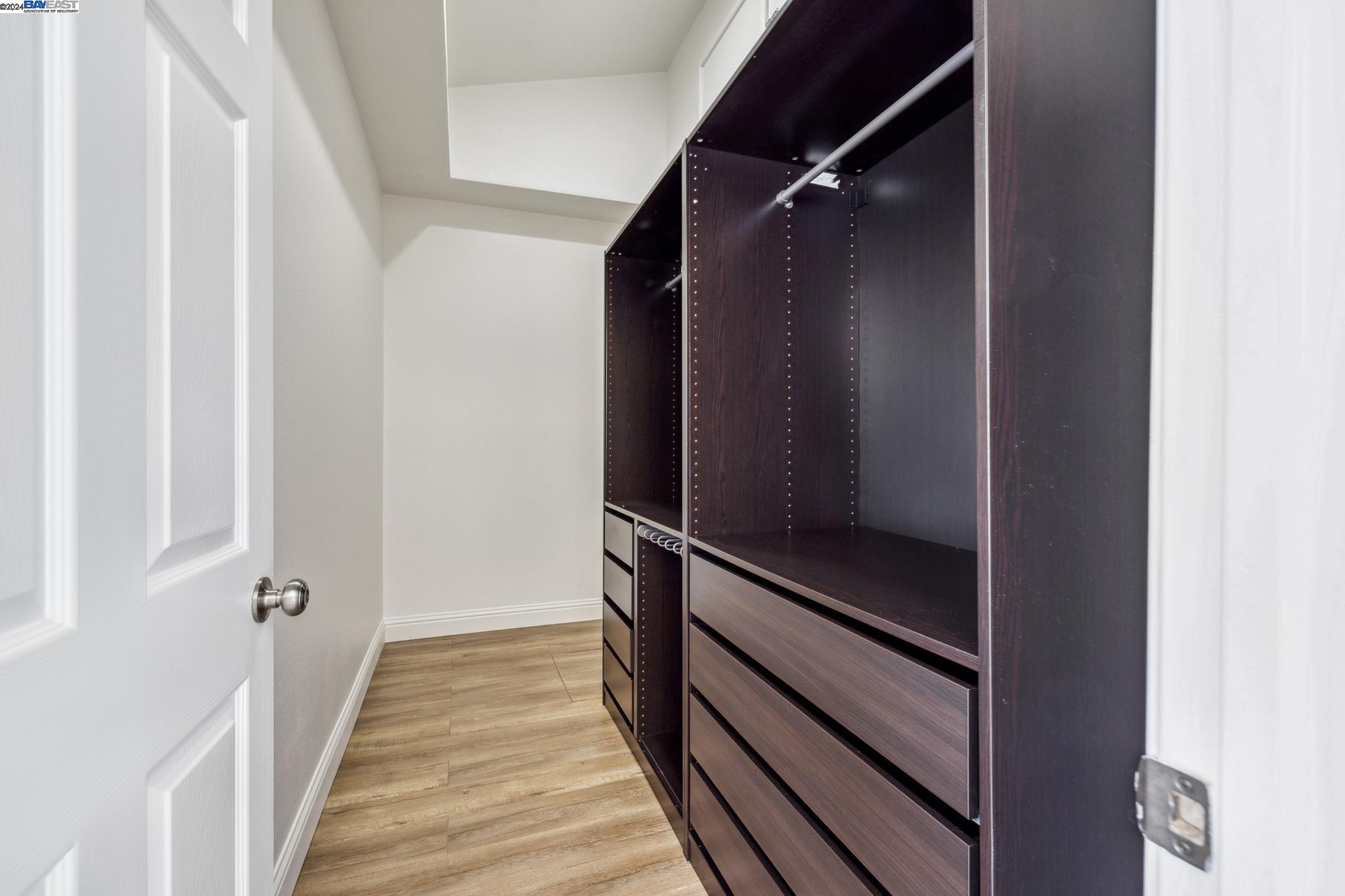 Detail Gallery Image 17 of 33 For 1330 E 32nd St, Oakland,  CA 94602 - 3 Beds | 2 Baths