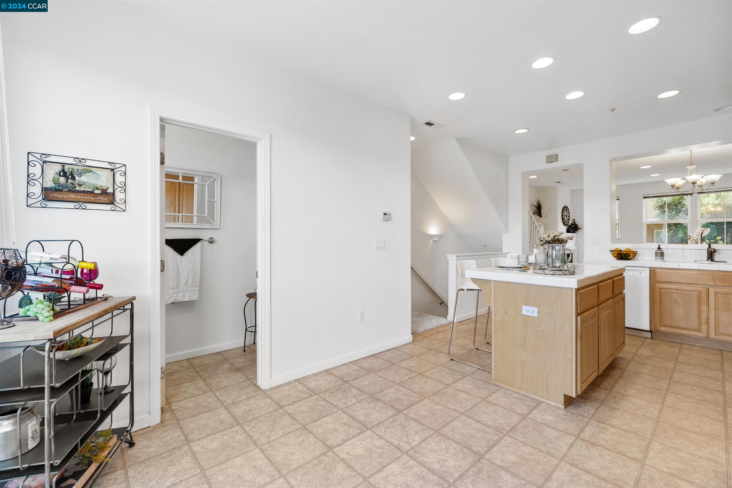 Detail Gallery Image 11 of 34 For 1355 Isabelle Cir, South San Francisco,  CA 94080 - 2 Beds | 2/1 Baths