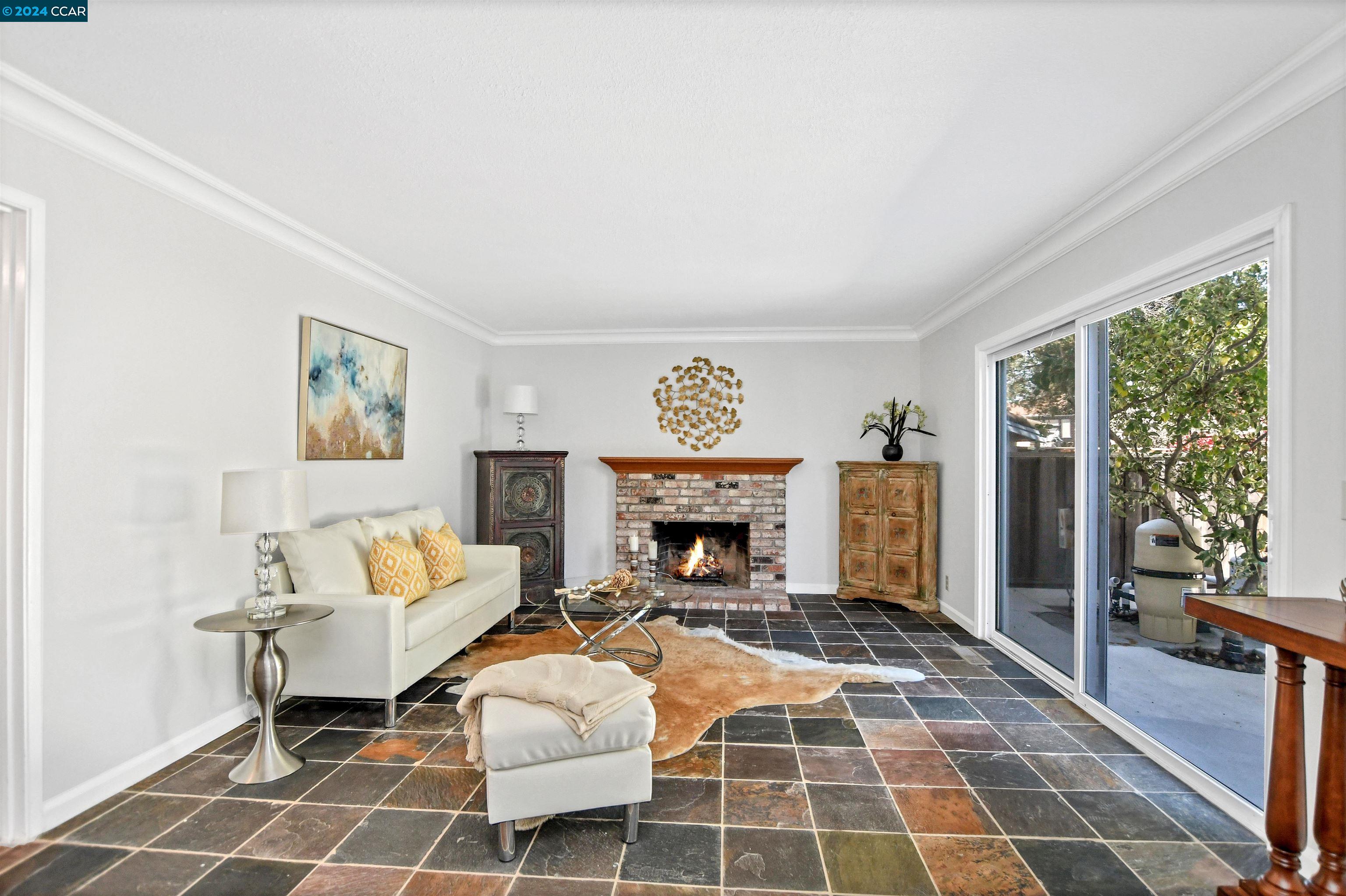 Detail Gallery Image 11 of 39 For 4485 Snowberry Ct, Concord,  CA 94521 - 4 Beds | 2/1 Baths