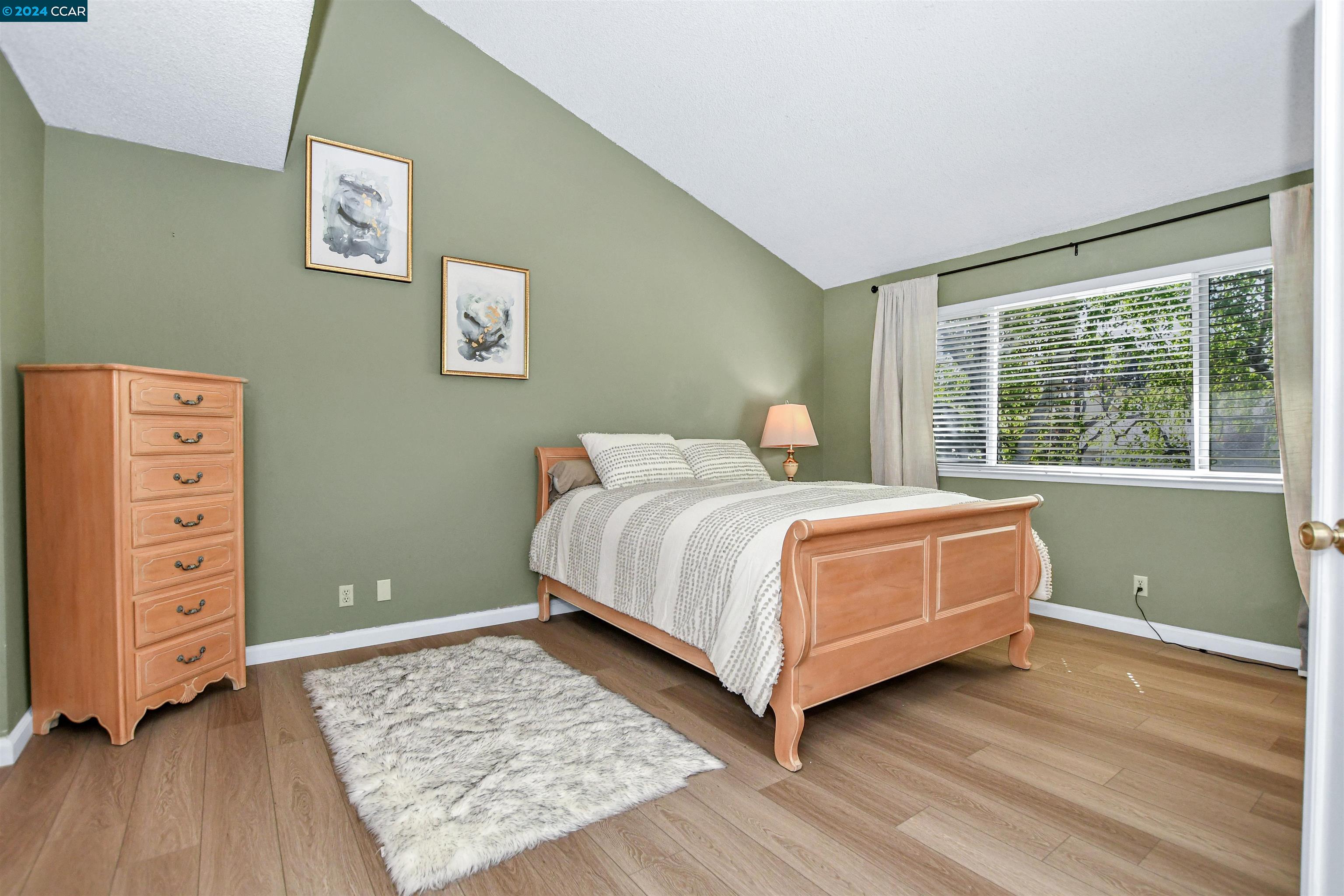 Detail Gallery Image 17 of 39 For 4485 Snowberry Ct, Concord,  CA 94521 - 4 Beds | 2/1 Baths