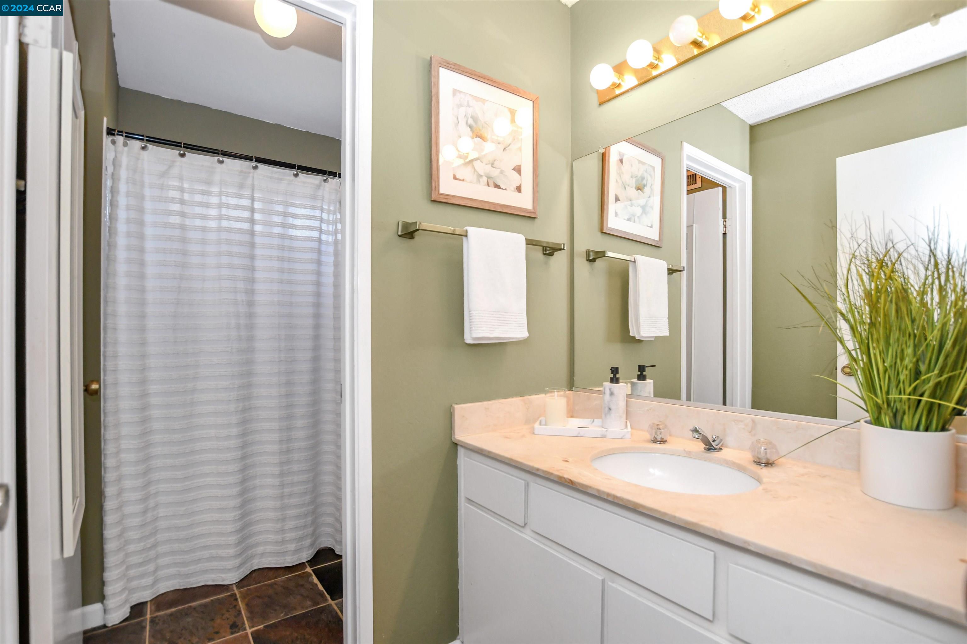 Detail Gallery Image 27 of 39 For 4485 Snowberry Ct, Concord,  CA 94521 - 4 Beds | 2/1 Baths